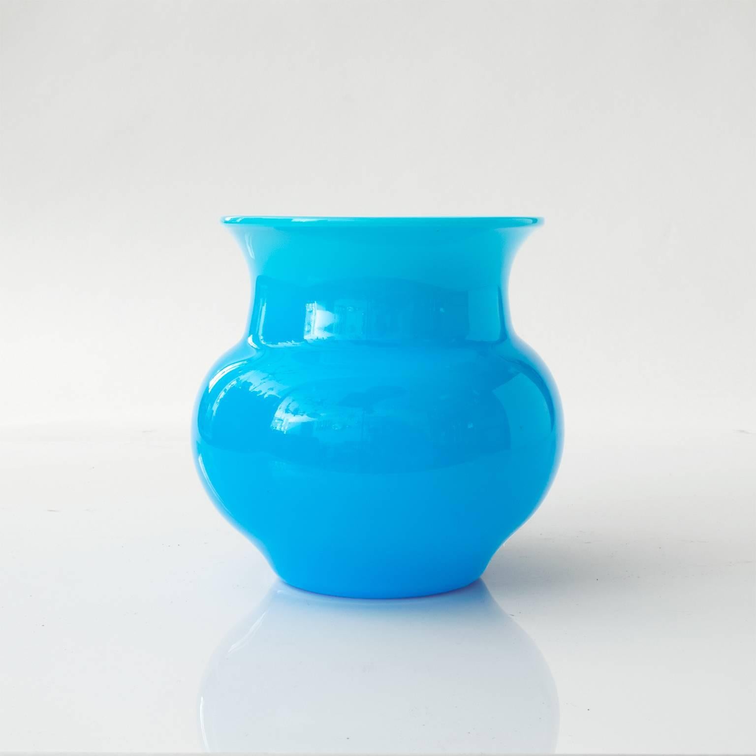 Erik Hogllund vibrant blue handblown glass vase for the Boda Glassworks, Sweden, circa 1960s.
Measures: Height 6.75", diameter: 7".