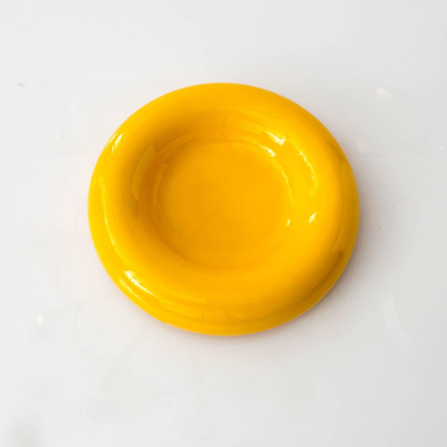 Sciart Italian Mid-Century Modern Vibrant Yellow Ceramic Bowl In Excellent Condition In New York, NY