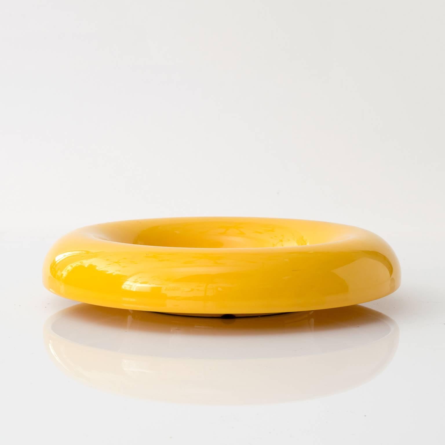 Italian Mid-Century Modern glazed ceramic bowl in vibrant yellow made by Sciart, Italy, circa late 1960s.
 
Measures: H 2