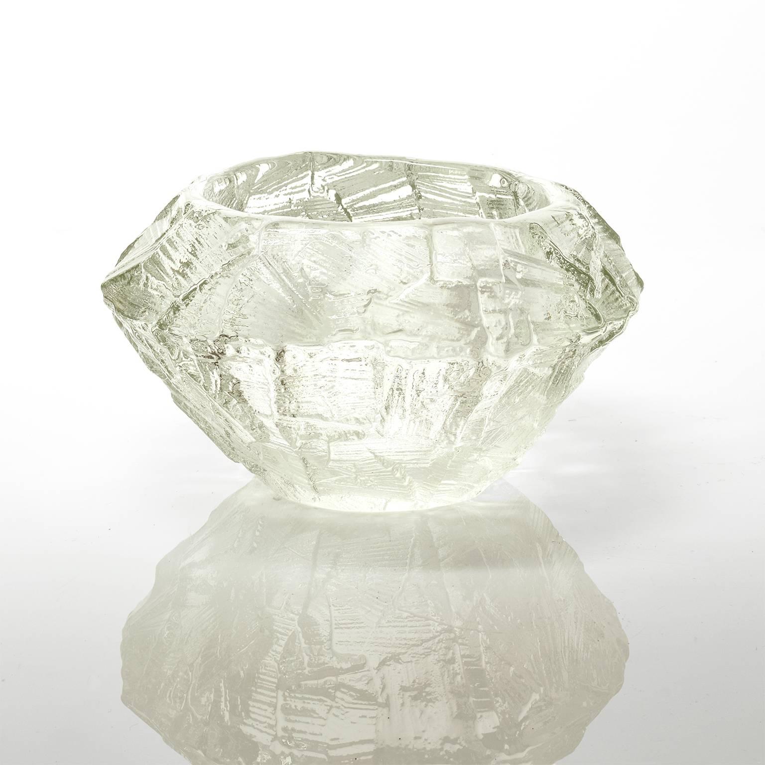 Gore Augustsson pour Ruda, Bol en verre transparent de style scandinave moderne du milieu du siècle, vers 1960.
 
Mesures : Hauteur 5