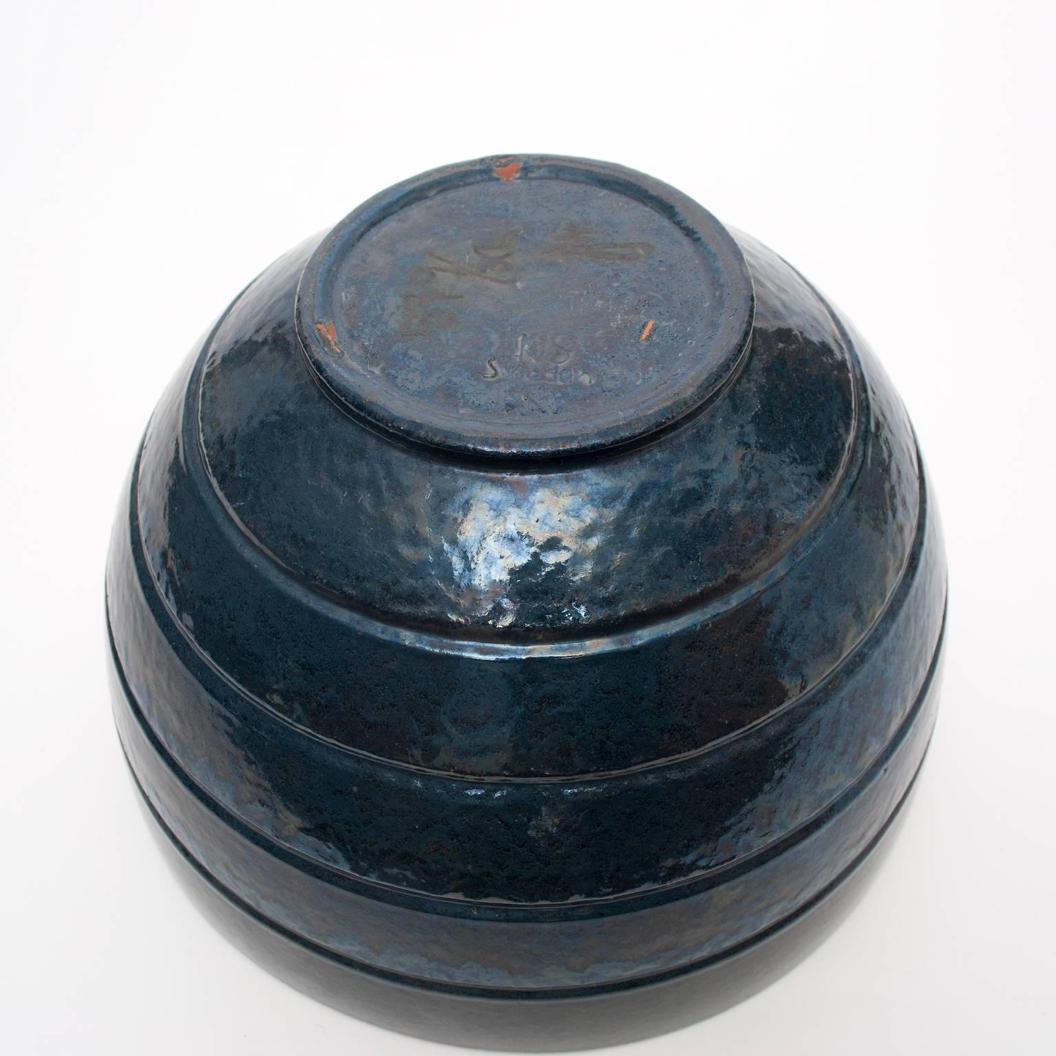 20th Century Large Scandinavian Modern ceramic bowl by Jerk Werkmäster for Nittsjo