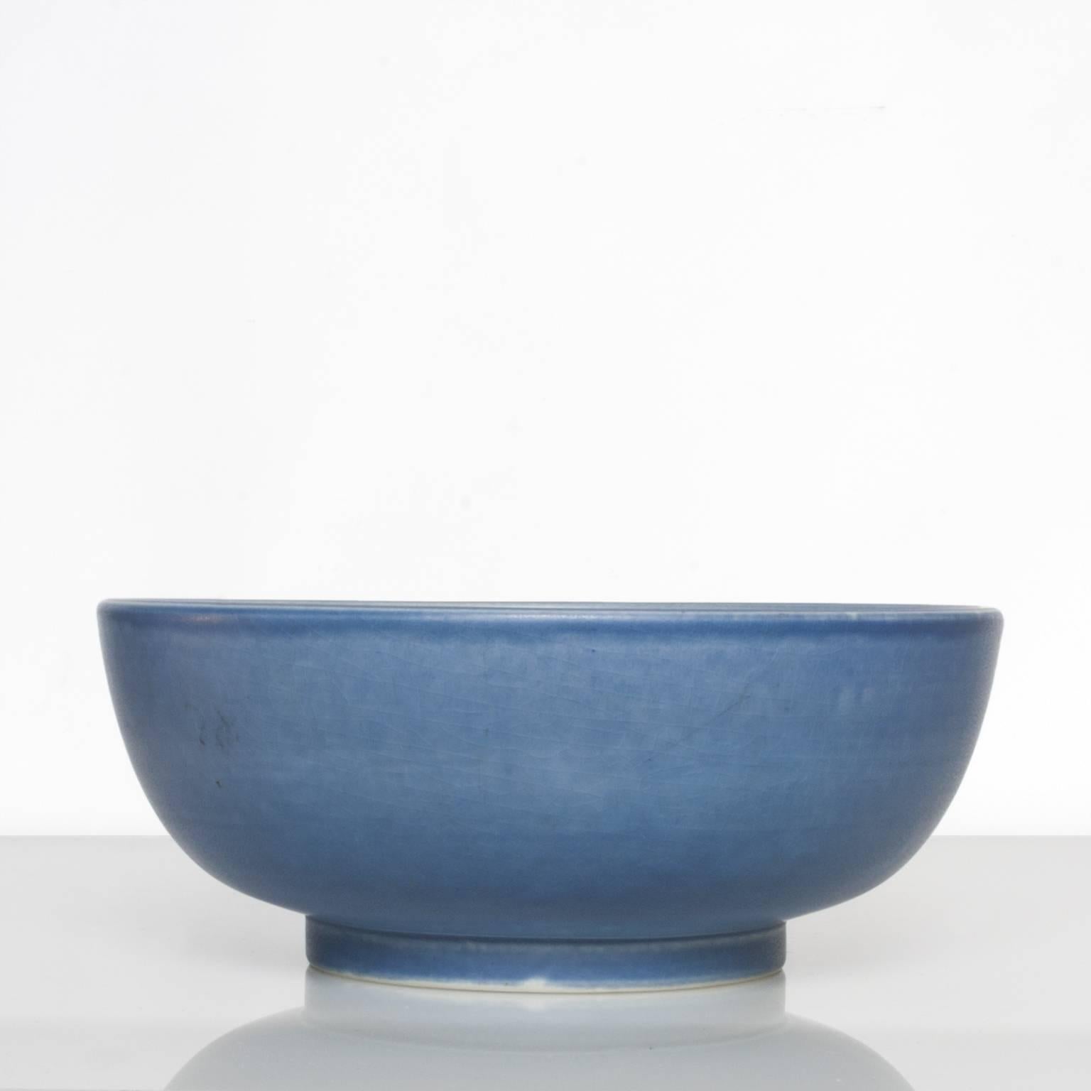 Schwedische Vase aus blauer Keramik im Art déco-Stil von Gertrud Lonegren 4