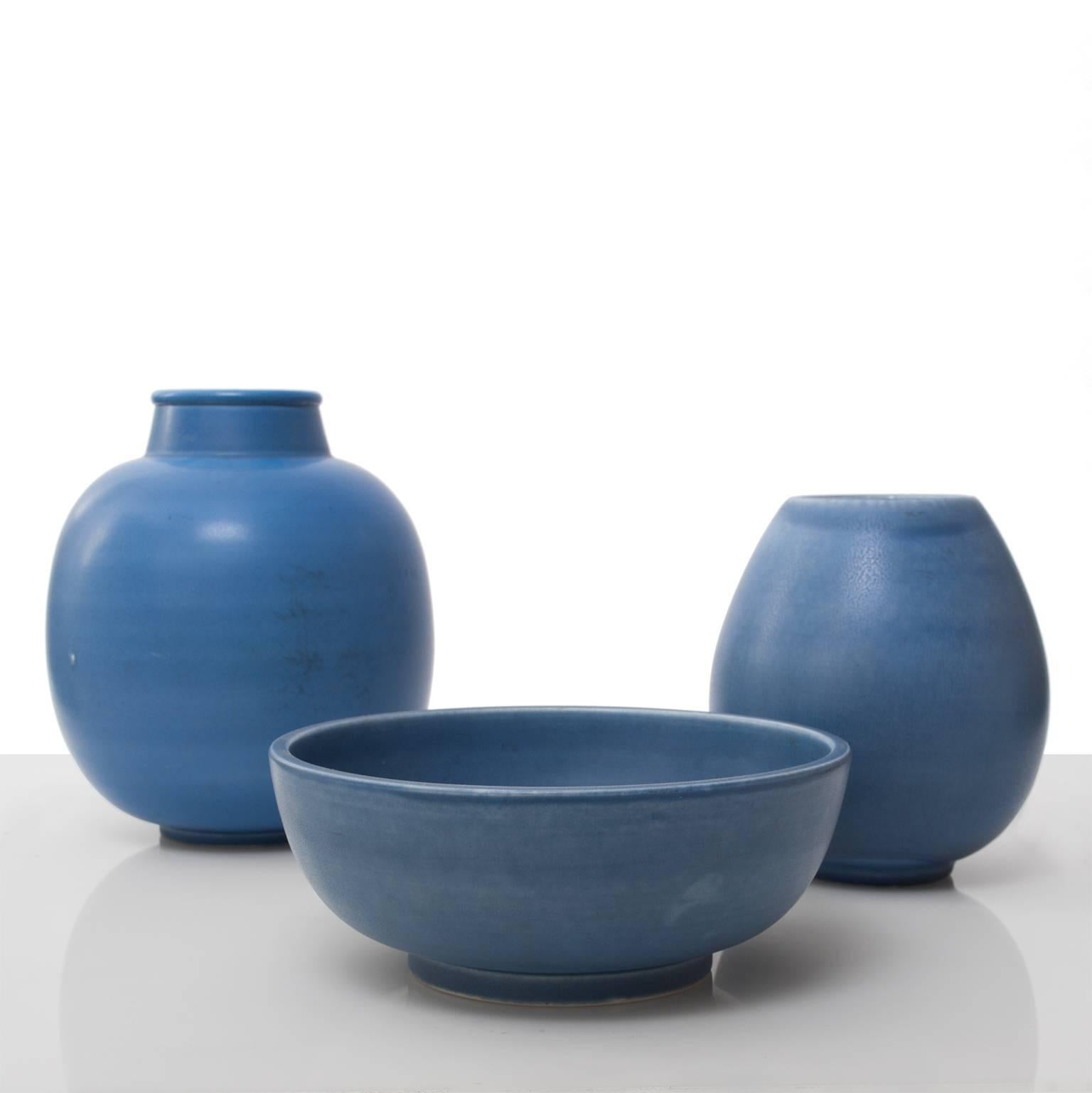 Schwedische Vase aus blauer Keramik im Art déco-Stil von Gertrud Lonegren 2