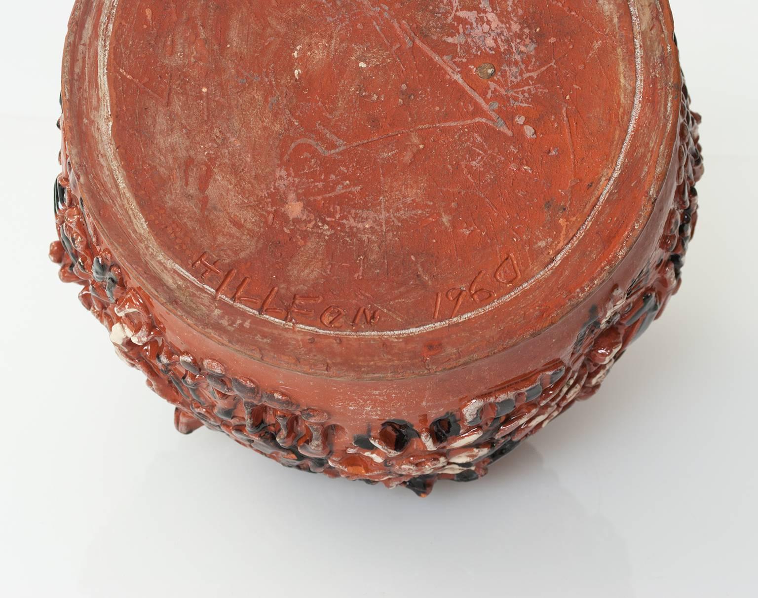 Large Scandinavian modern studio ceramic vase by artist Hertha Hilfon In Excellent Condition In New York, NY
