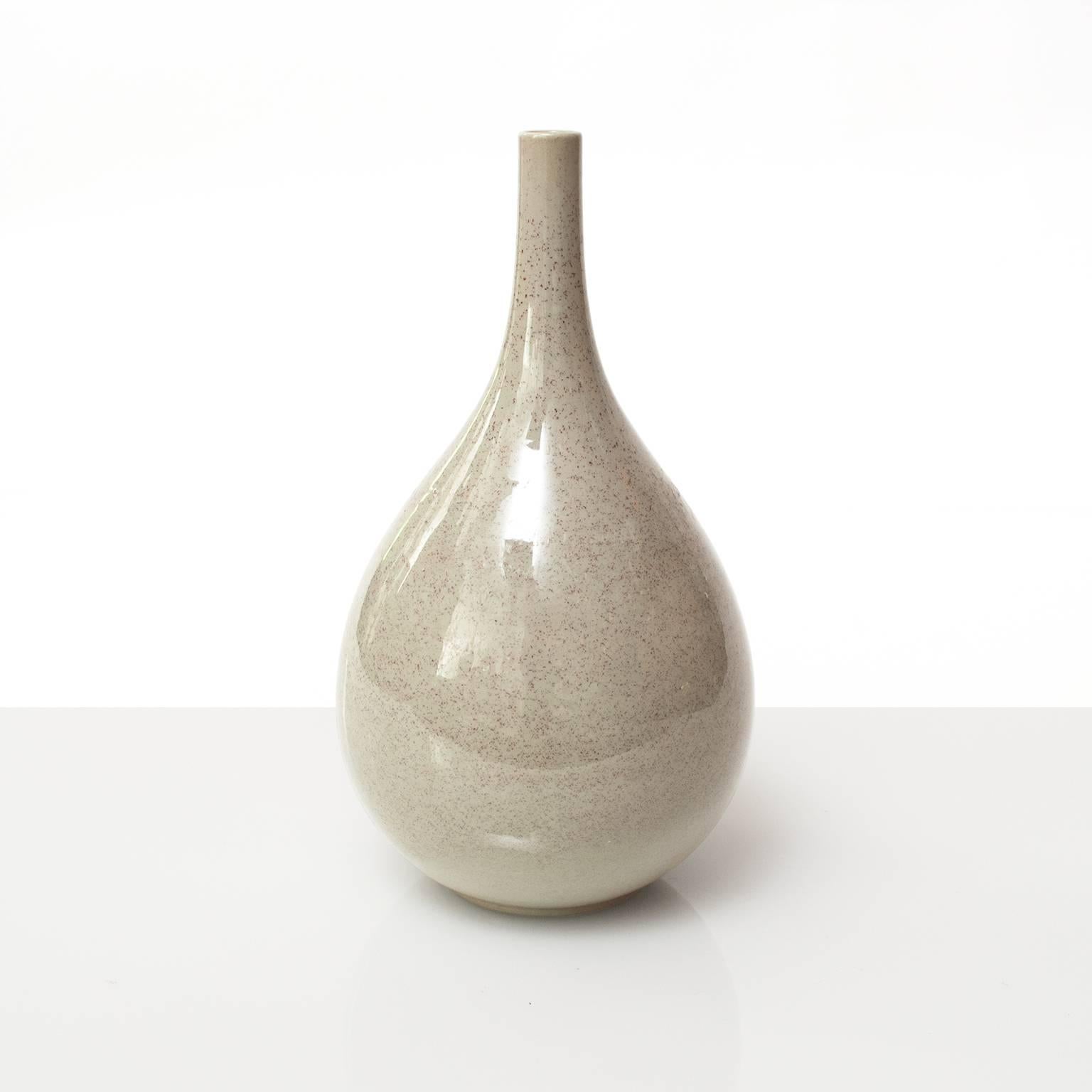 Carl-Harry Stalhane studio vase with a pale neutral speckled glaze over an elegant form. Made at Rorstrand Studio, circa 1950's, signed on bottom. 
Height: 7.75"
Diameter: 4"