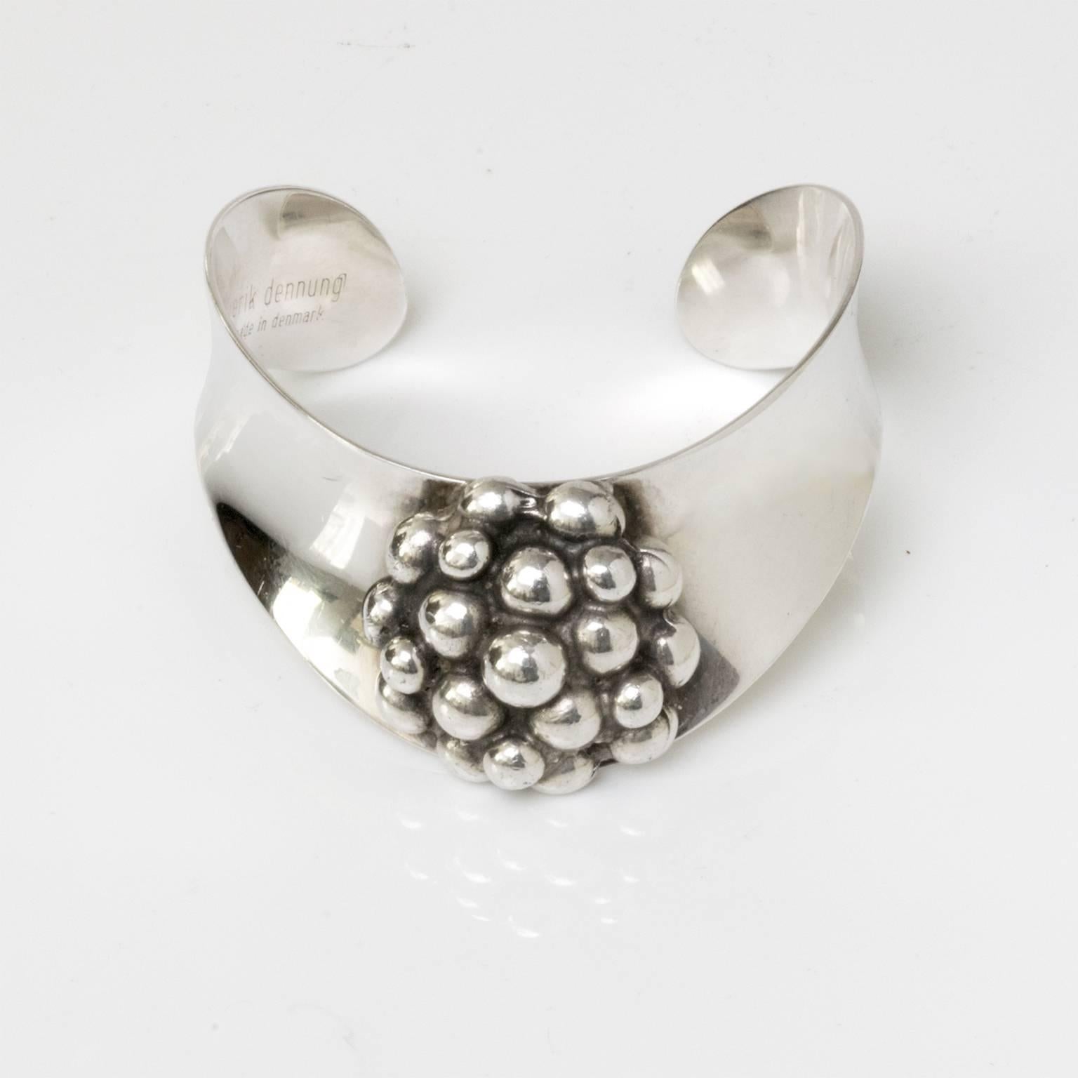 A Scandinavian Modern silver bracelet in a soft organic form detailed with a cluster of balls. Designed by Jens Andersen and Erik Dennung, 1960s, Denmark.
Diameter: 2.25