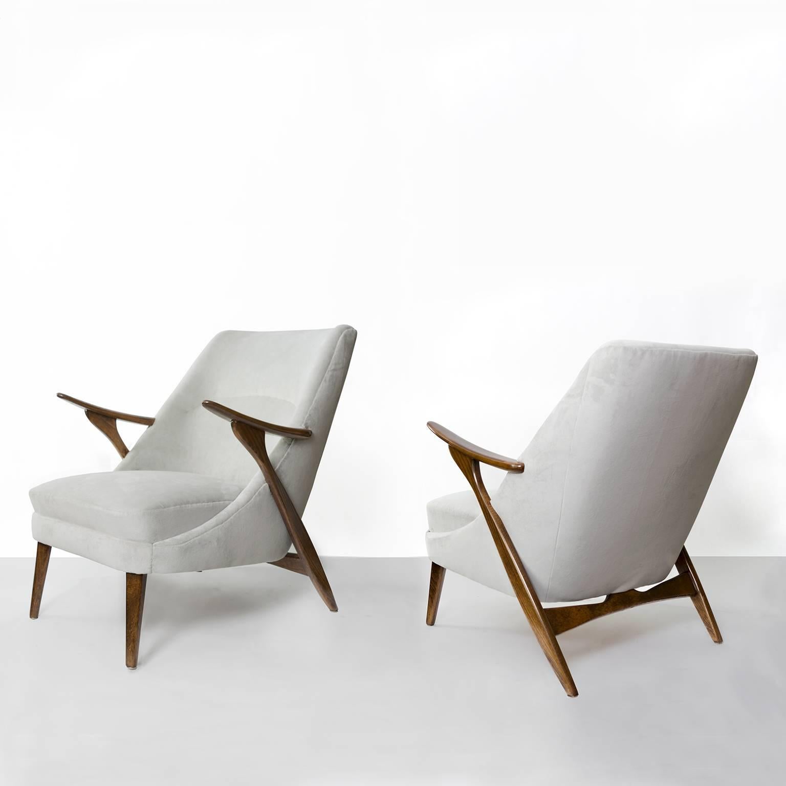 A pair of Scandinavian Modern lounge chairs in stained solid elm wood designed by Svante Skogh for Säffle Möbelfabrik. The chairs are newly restored and upholstered in a pale gray velvet. Measures: Height 32", depth 33", width 26.5",