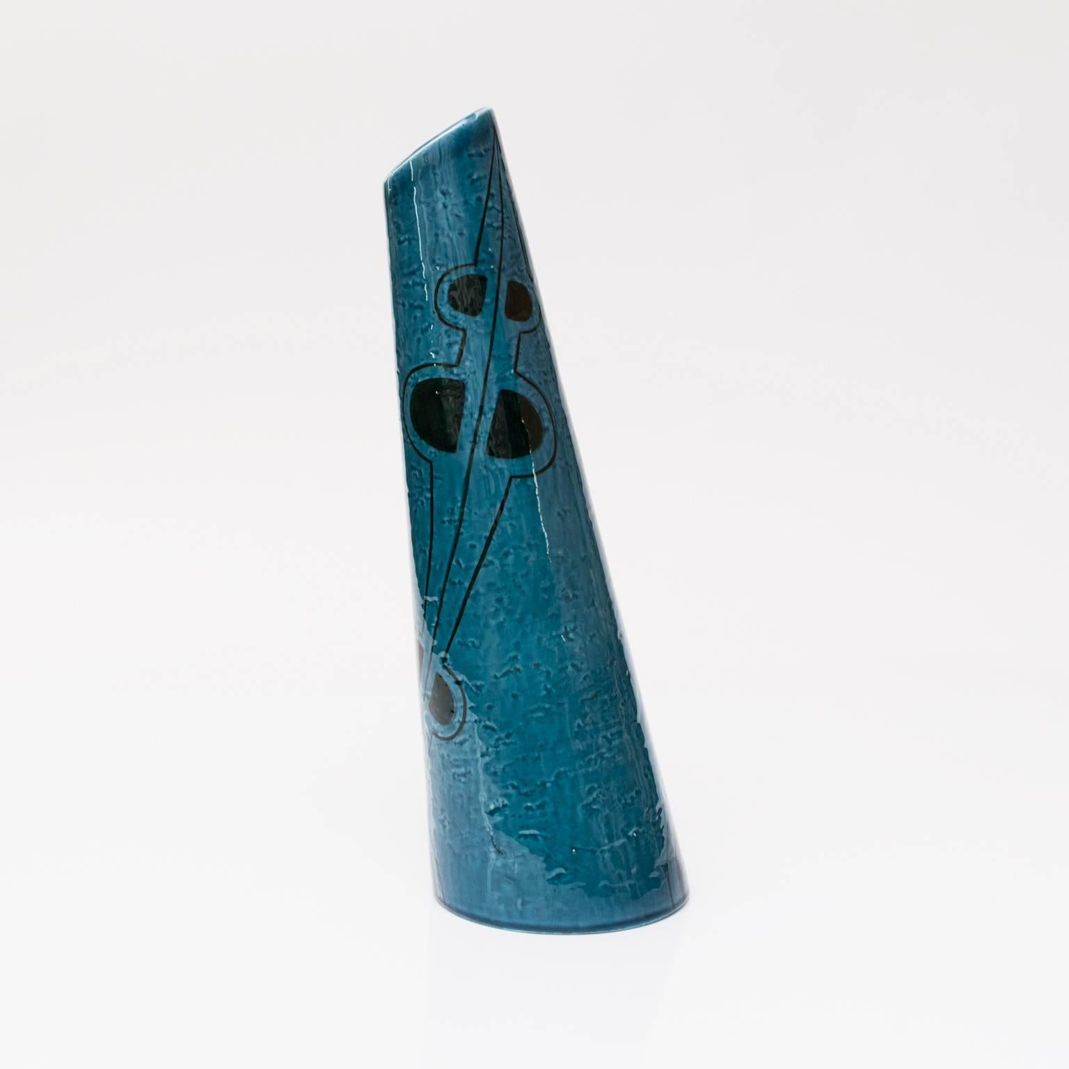 Scandinavian Modern, Rorstrand ceramic tilted or angled vase with black and blue abstract design by Vilhelm Berke Petersen. Petersen studied under artists Paul Klee and Wassily Kandinsky at Bauhaus Dessau from 1930-1931.
 
Measures: Height: