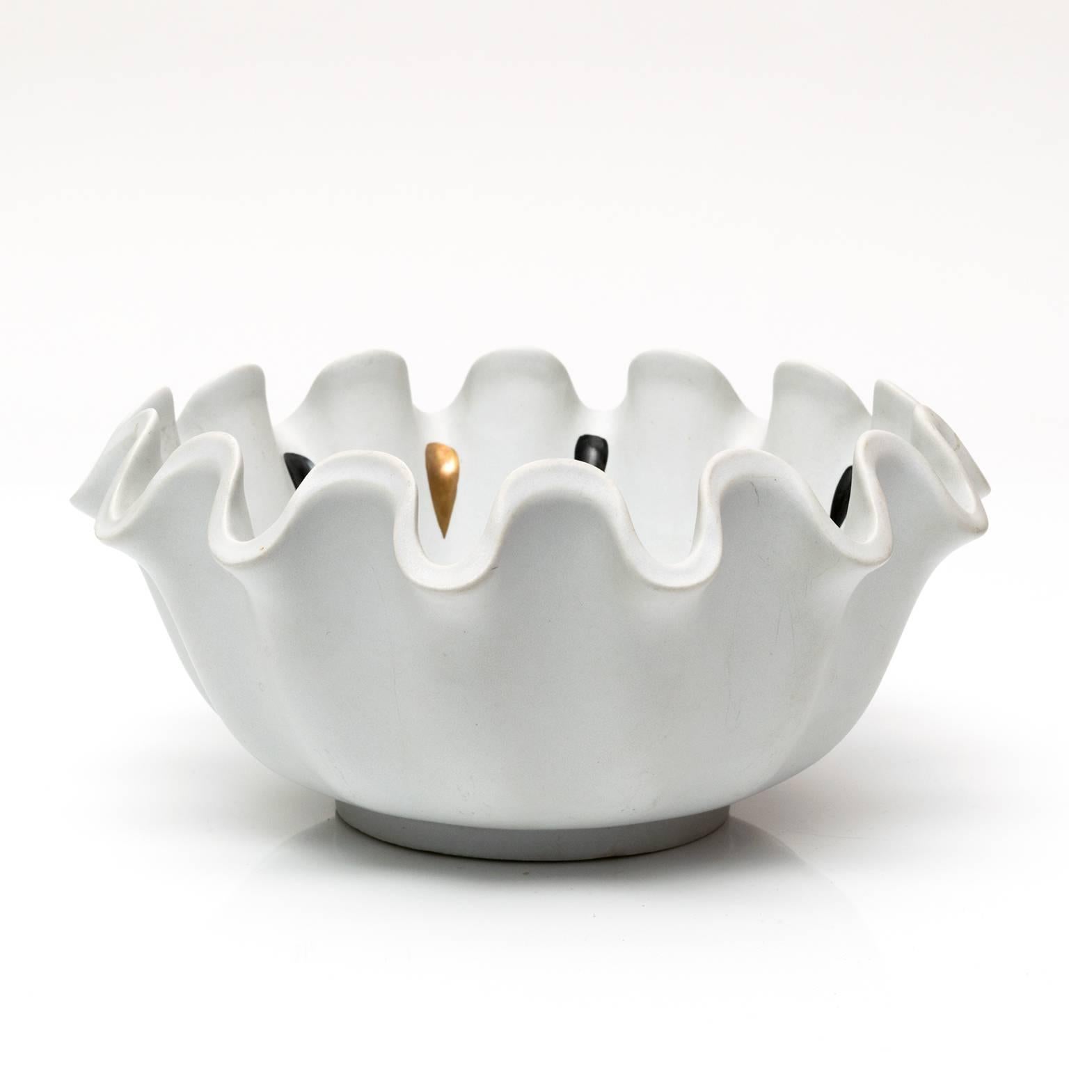 Scandinavian Modern Wilhelm Kage Ceramic Carrara Bowl In Excellent Condition In New York, NY