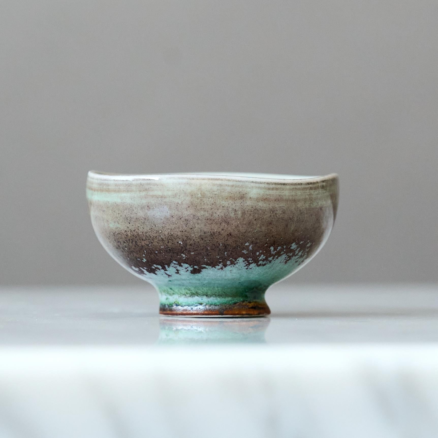 Swedish Stoneware Miniature Bowl by Berndt Friberg. Gustavsberg, Sweden, 1960s For Sale