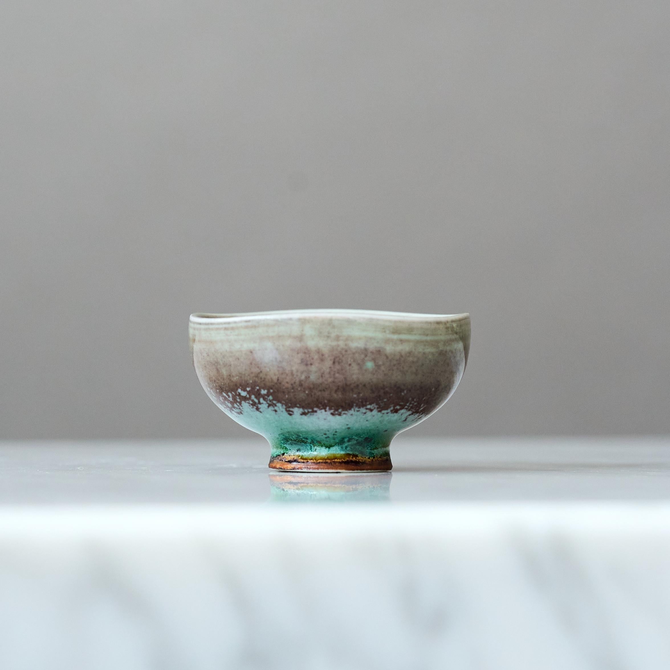 Glazed Stoneware Miniature Bowl by Berndt Friberg. Gustavsberg, Sweden, 1960s For Sale