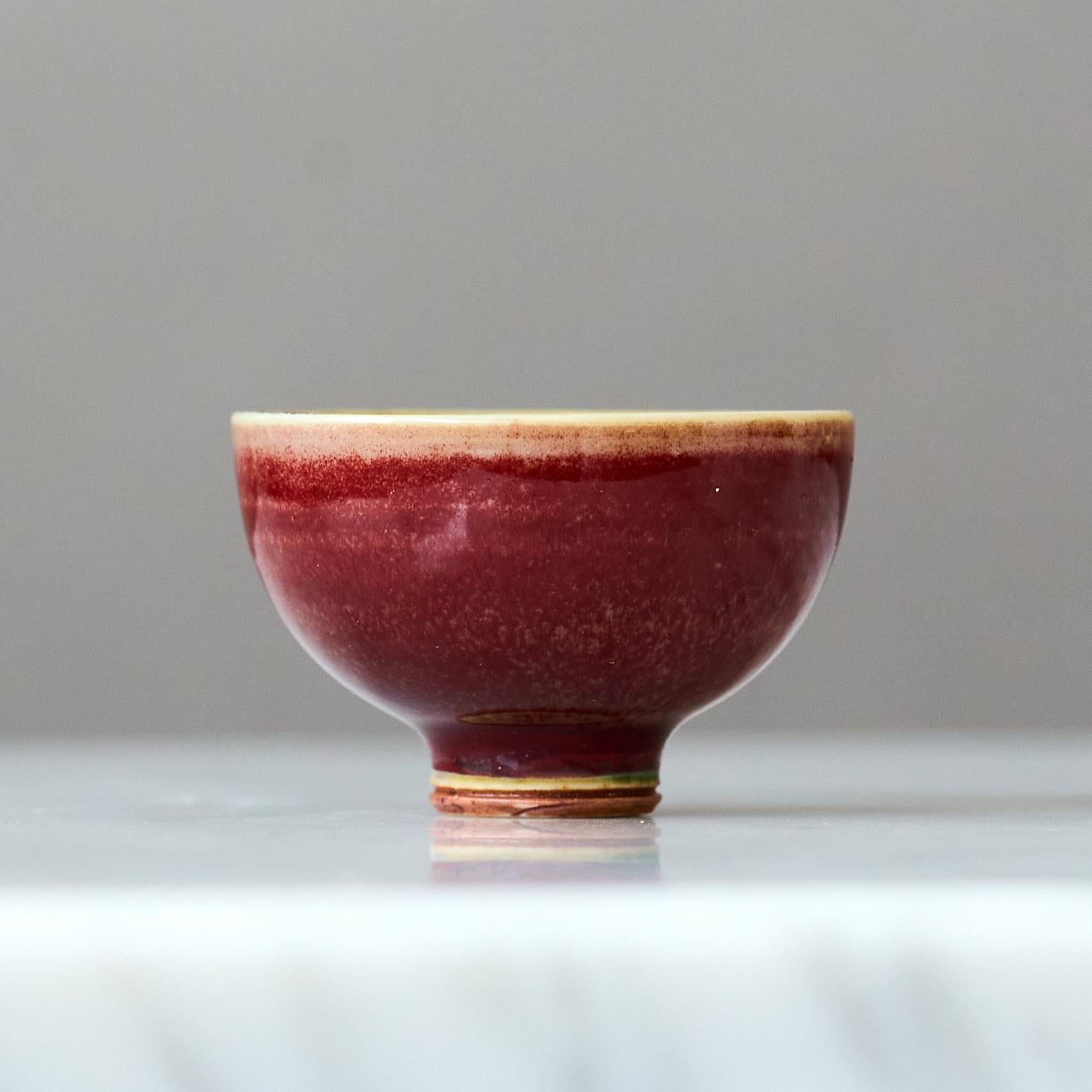 Glazed Red Stoneware Miniature Bowl by Berndt Friberg. Gustavsberg, Sweden, 1960s For Sale