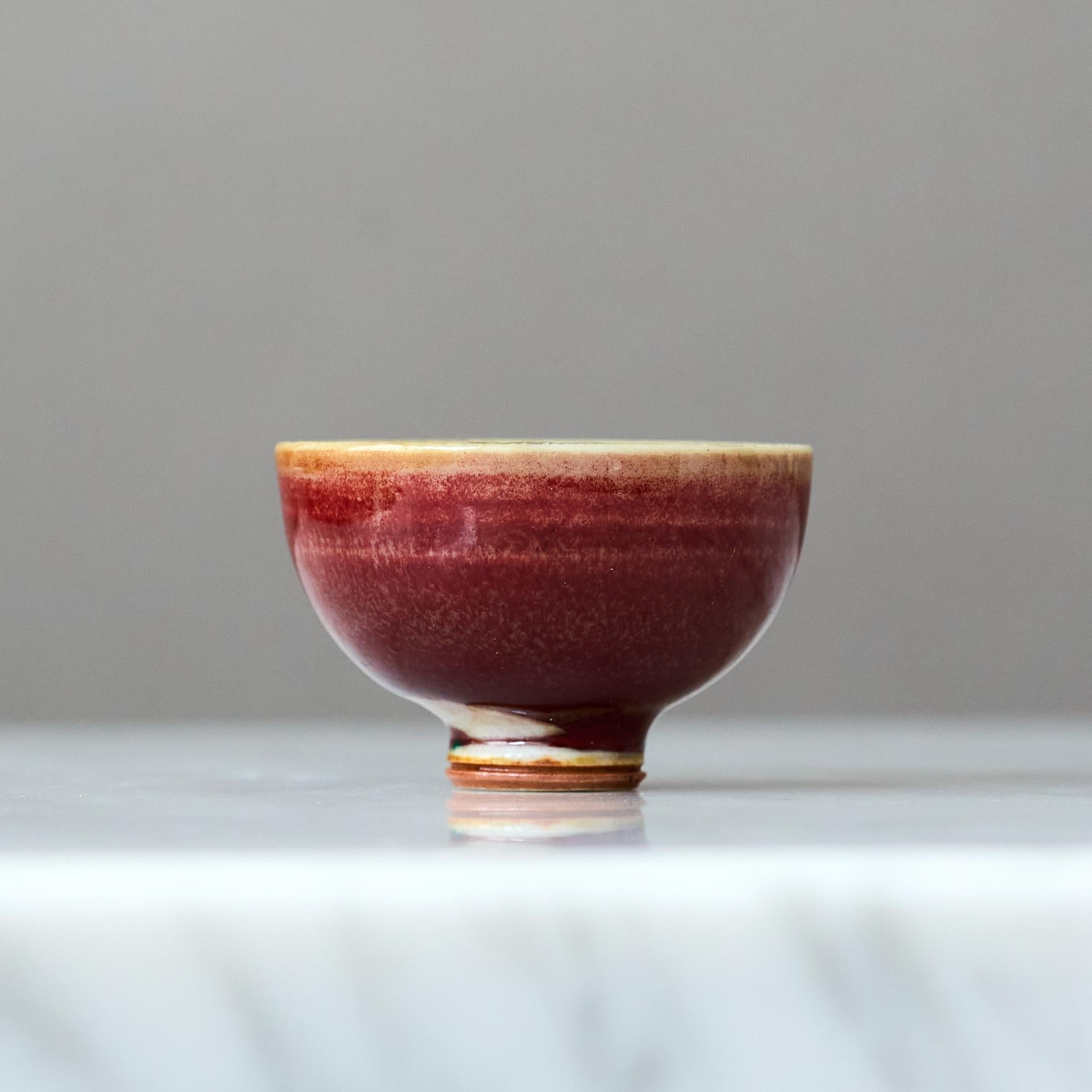 Swedish Red Stoneware Miniature Bowl by Berndt Friberg. Gustavsberg, Sweden, 1960s For Sale