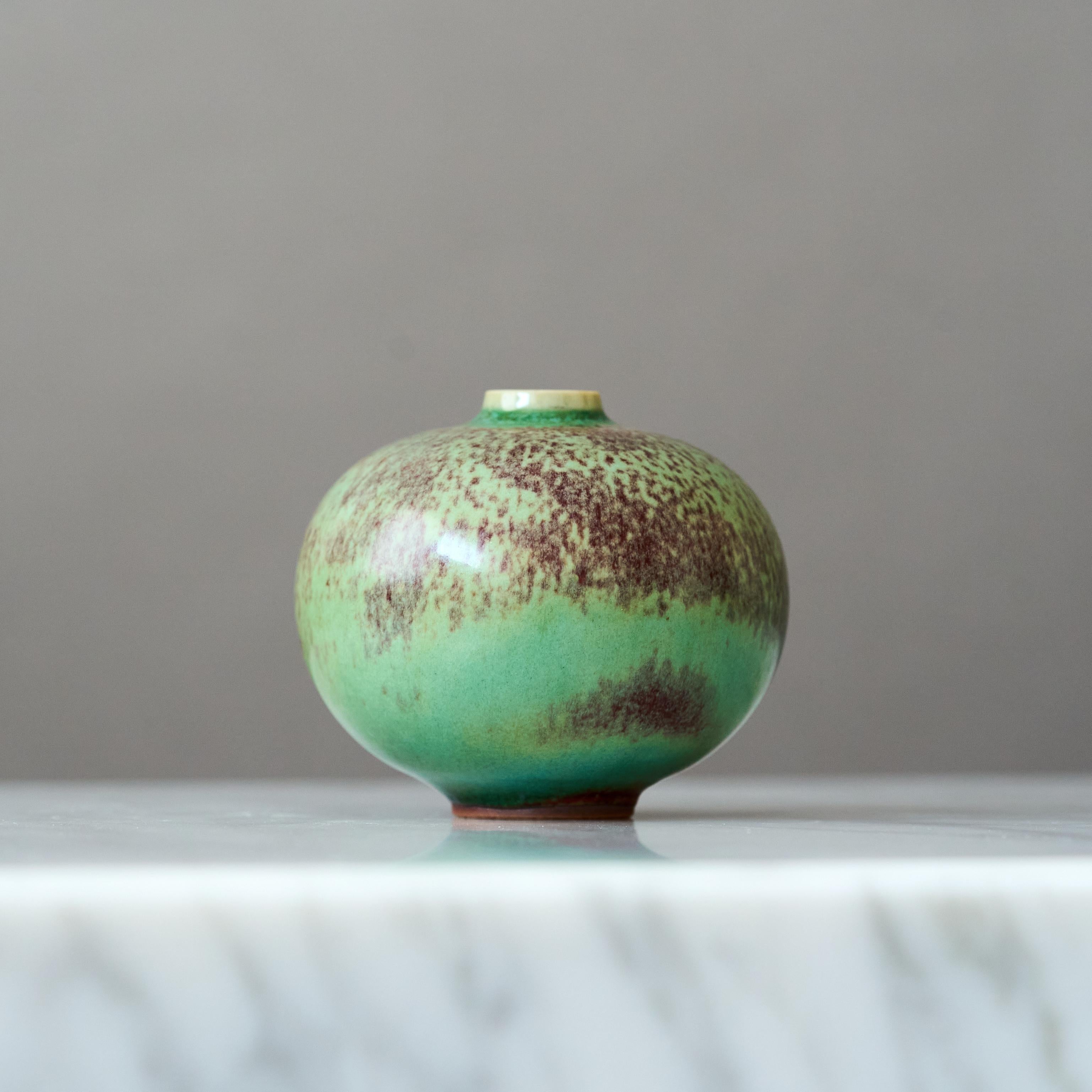 20th Century Green & Red Stoneware Miniature Vase by Berndt Friberg. Gustavsberg Sweden 1960s For Sale