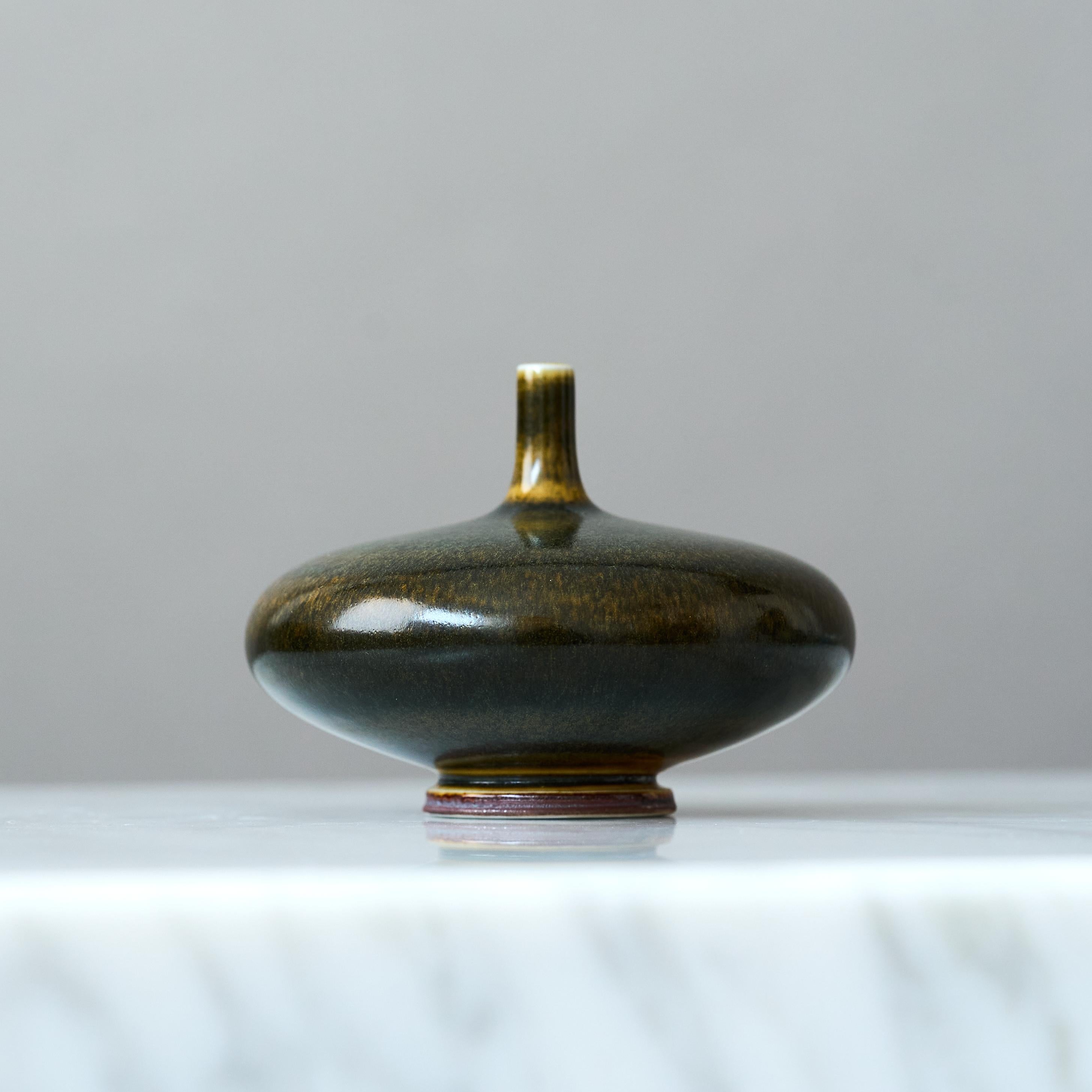 Vaso in miniatura in gres di Berndt Friberg. Gustavsberg Svezia 1960 in vendita 1