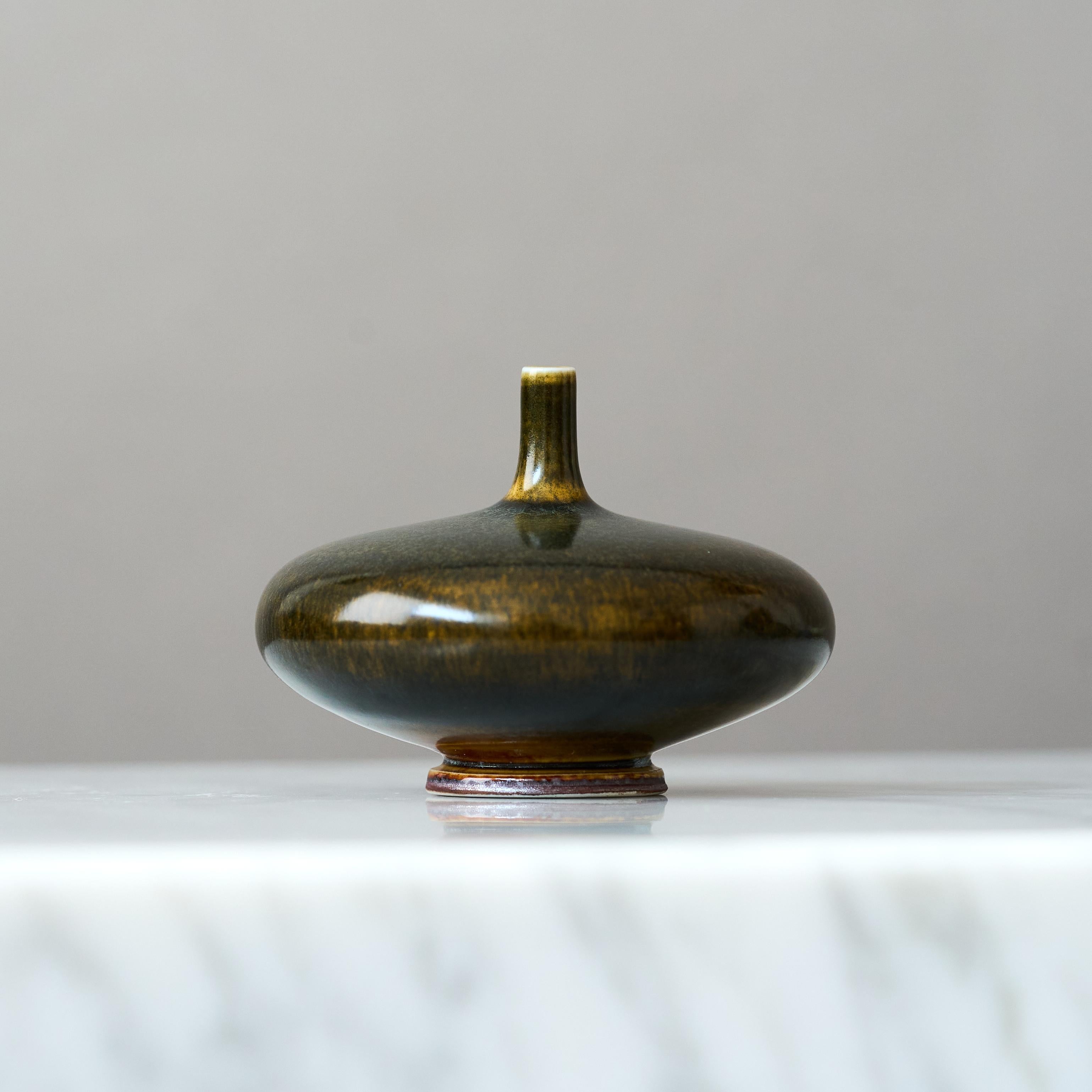 XX secolo Vaso in miniatura in gres di Berndt Friberg. Gustavsberg Svezia 1960 in vendita