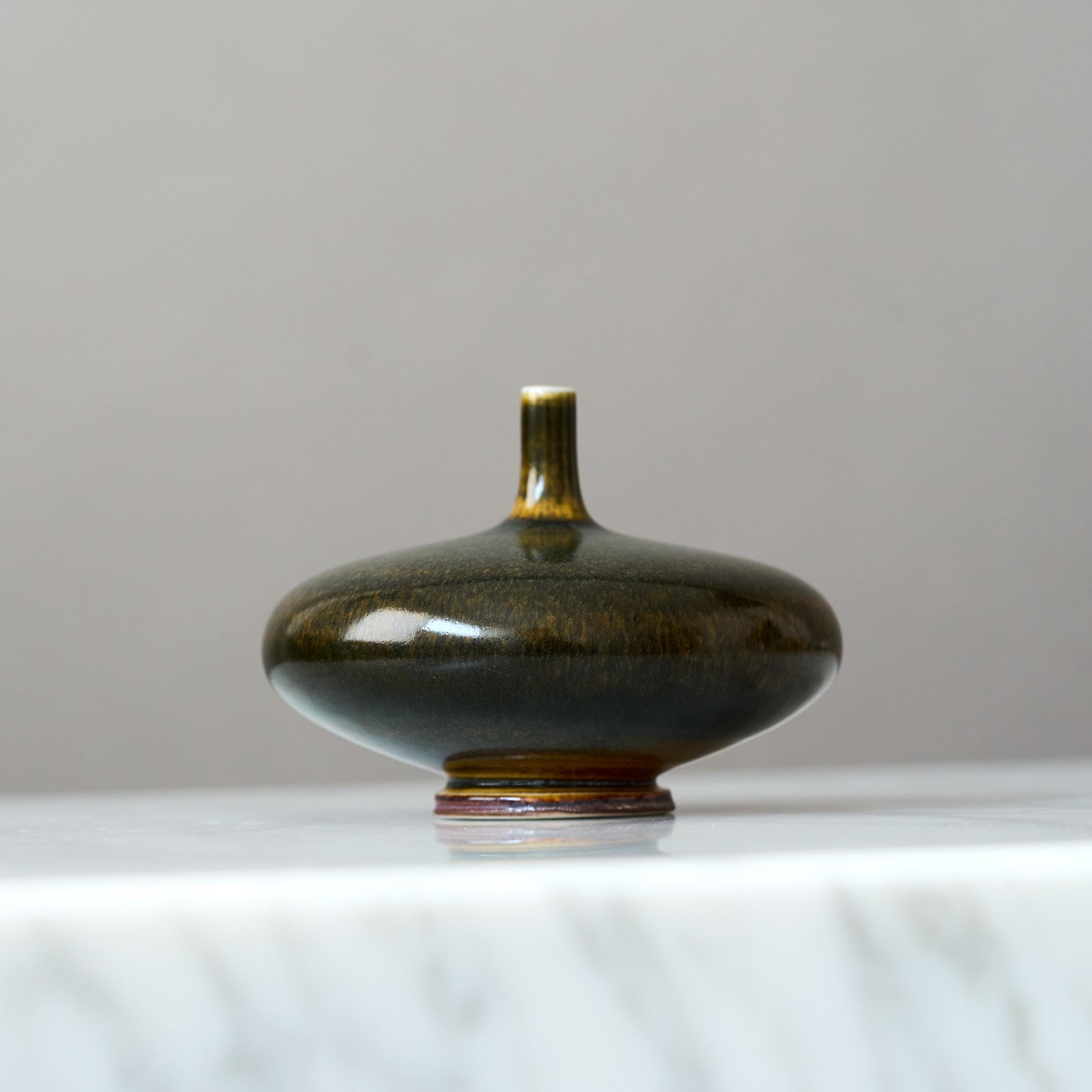 Svedese Vaso in miniatura in gres di Berndt Friberg. Gustavsberg Svezia 1960 in vendita