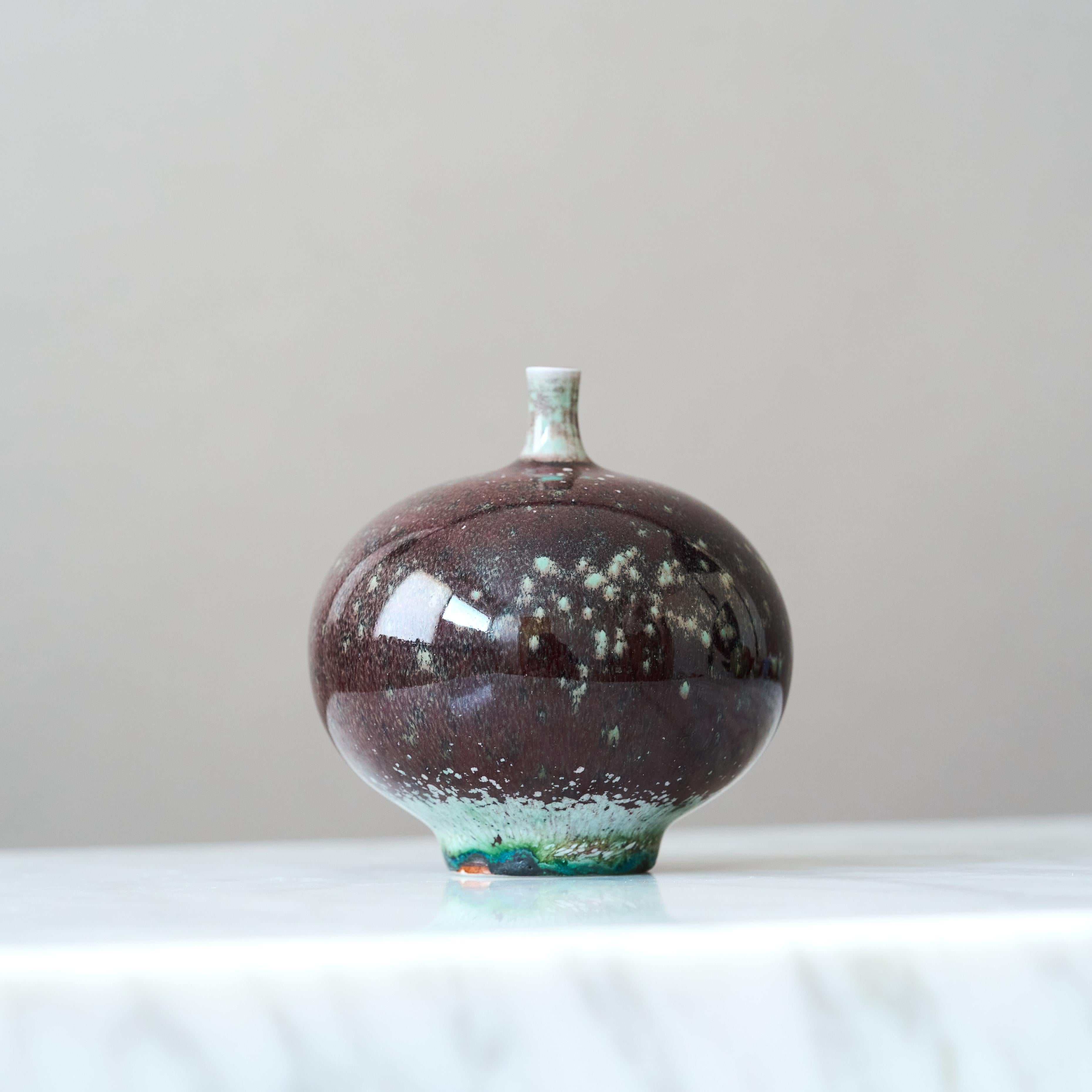 Suédois Vase miniature en grès de Berndt Friberg. Gustavsberg Suède années 1960. en vente
