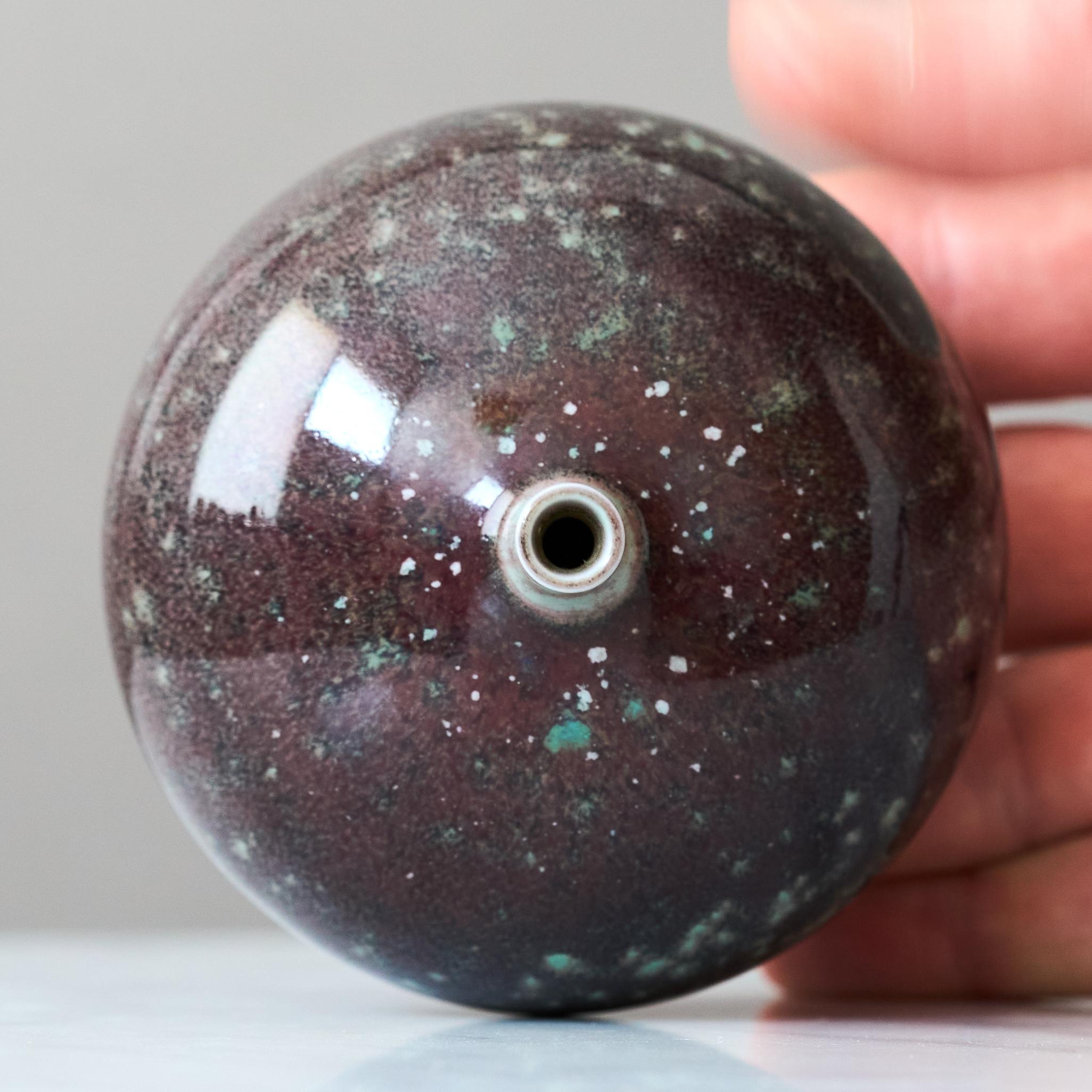 20ième siècle Vase miniature en grès de Berndt Friberg. Gustavsberg Suède années 1960. en vente