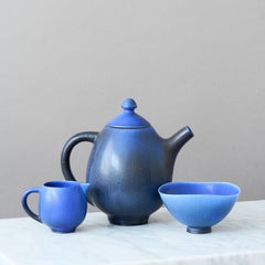 Berndt Friberg, Service à thé 3 pièces en grès bleu, Studio A Gustavsberg, Suède, 1955