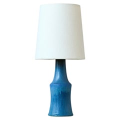 Carl-Harry Stålhane, lampe de table en grès bleu pour Rörstrand, Suède, années 1950