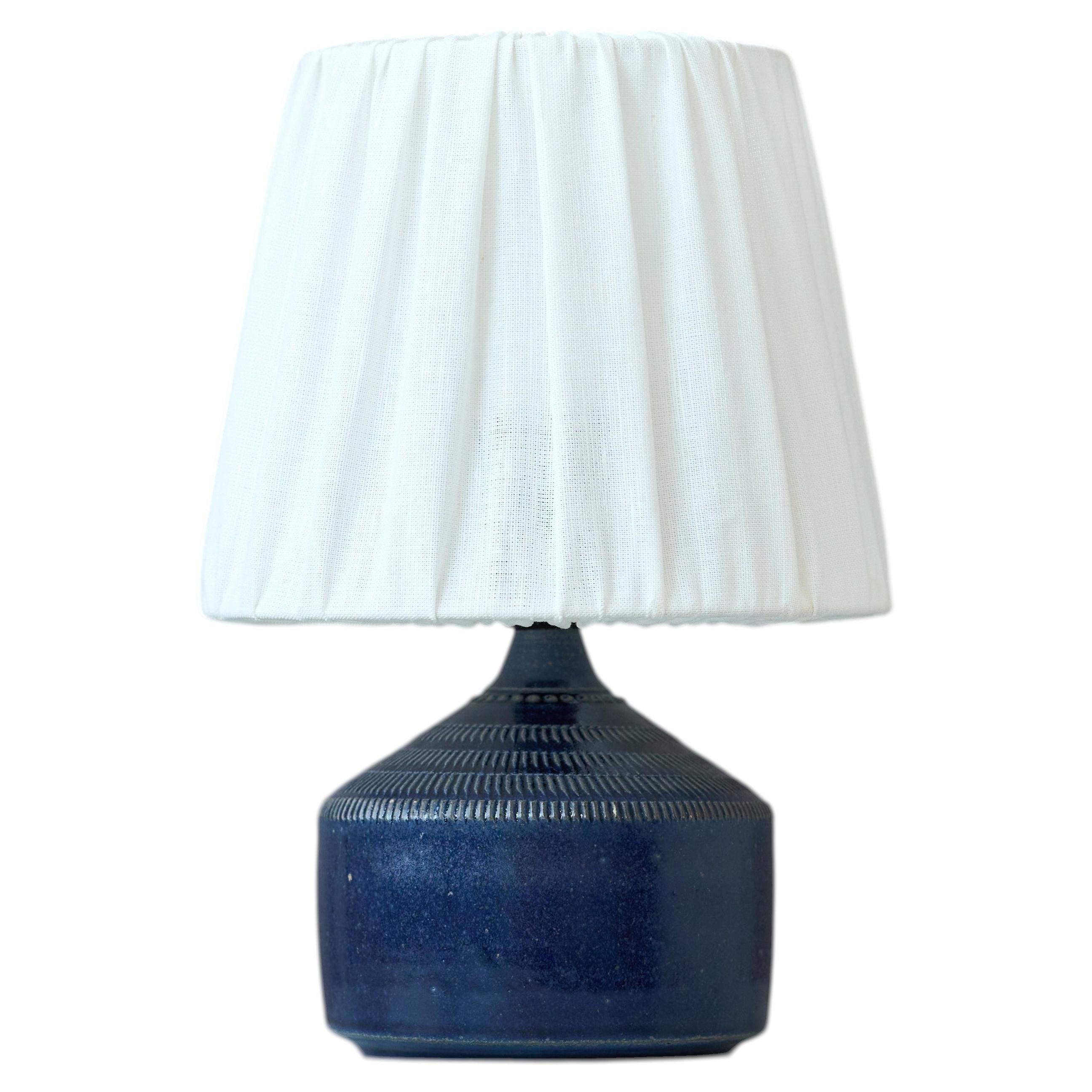 Lámpara de mesa azul de gres de mediados de siglo, de Klase Höganäs, Suecia, década de los 60. en venta