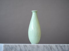Vase aus Steingut in Celadon-Grün von Gun von Wittrock für Rorstrand, Schweden, 1940er Jahre.