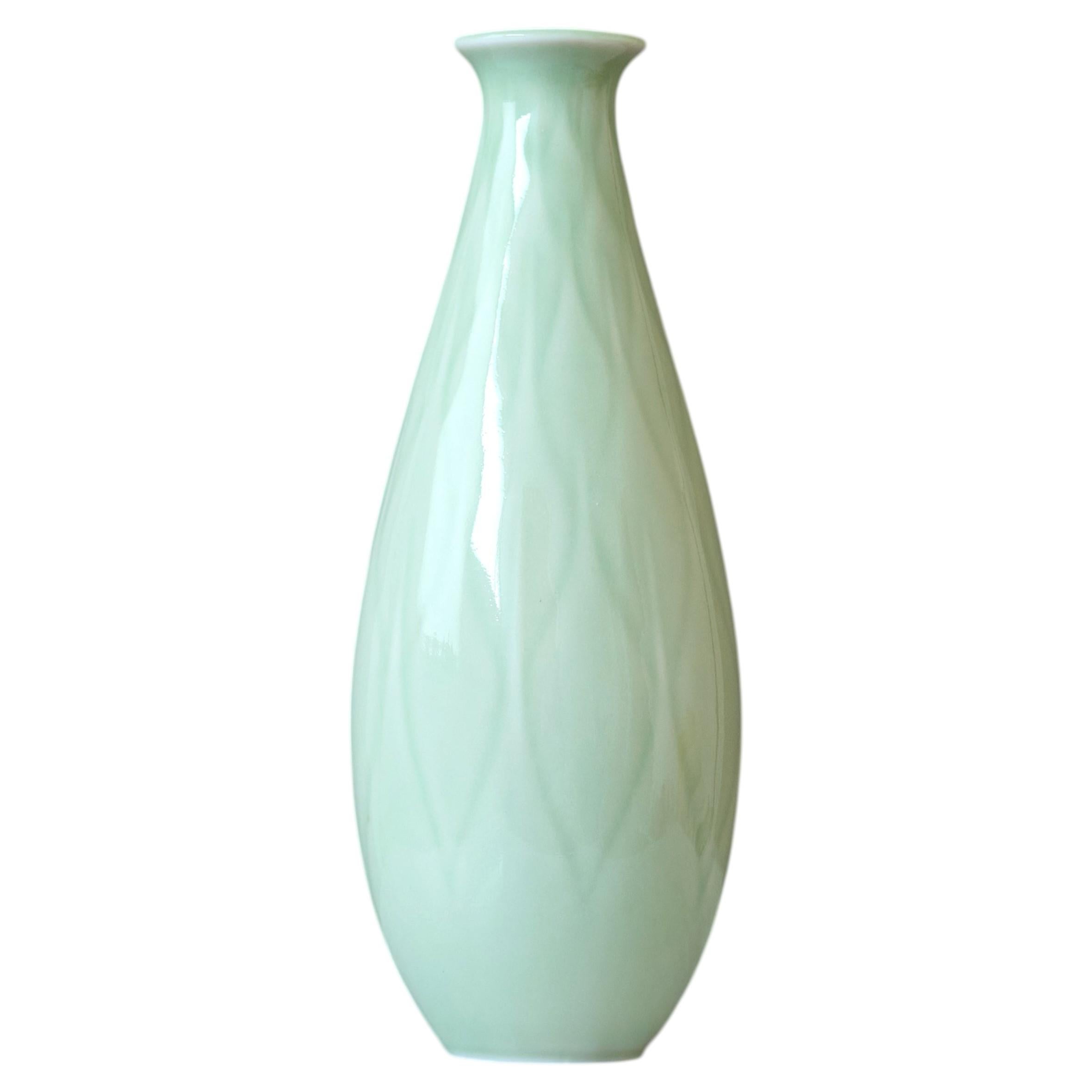 Jarrón de gres verde celadón, diseñado por Gun von Wittrock para Rorstrand, Suecia, década de 1940. en venta