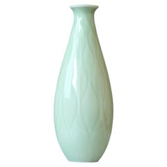 Vase aus Steingut in Celadon-Grün von Gun von Wittrock für Rorstrand, Schweden, 1940er Jahre.