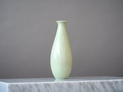 Vase aus Steingut in Celadon-Grün von Gun von Wittrock für Rorstrand, Schweden, 1940er Jahre.