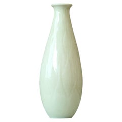 Vase aus Steingut in Celadon-Grün von Gun von Wittrock für Rorstrand, Schweden, 1940er Jahre.