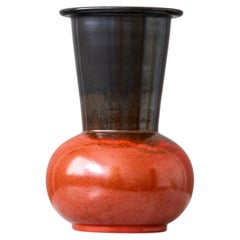 Vase Art déco en céramique rouge et noir, signé Einar Luterkort. Uppsala Ekeby, Suède, années 1930