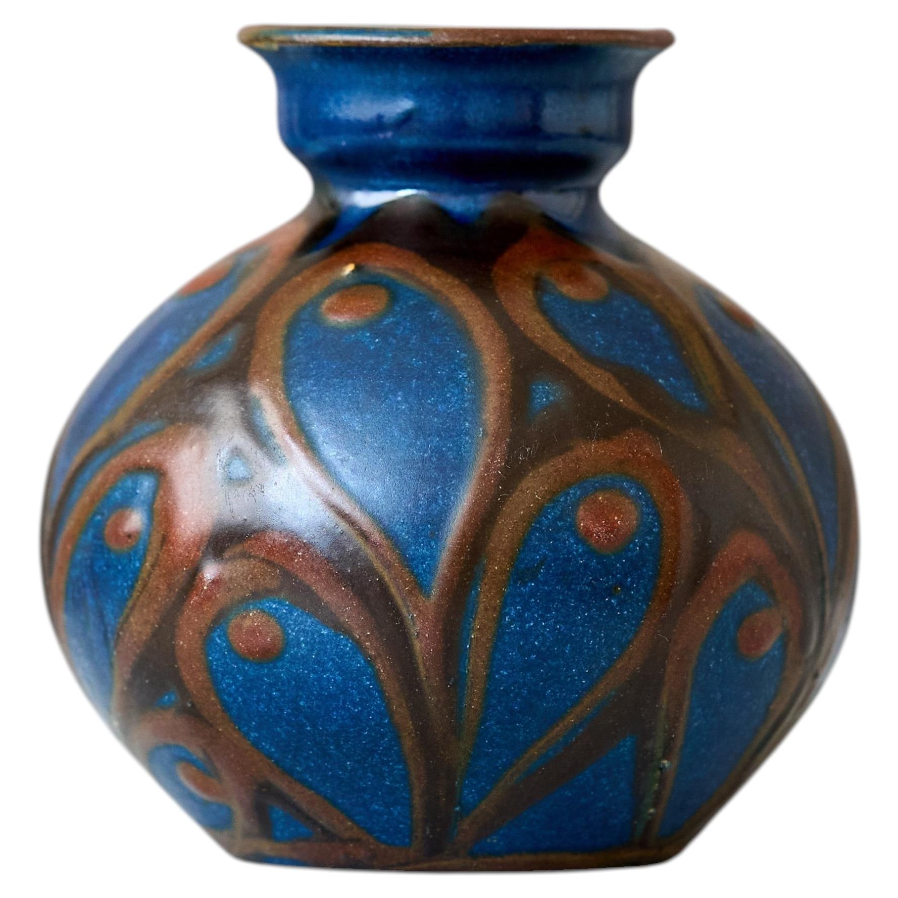Petit vase Art nouveau en céramique bleue, signé Herman A. Kähler, Danemark, années 1920