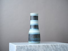 Vase en grès bleu et blanc, créé par Gunnar Nylund pour Rorstrand, Suède, années 1960.