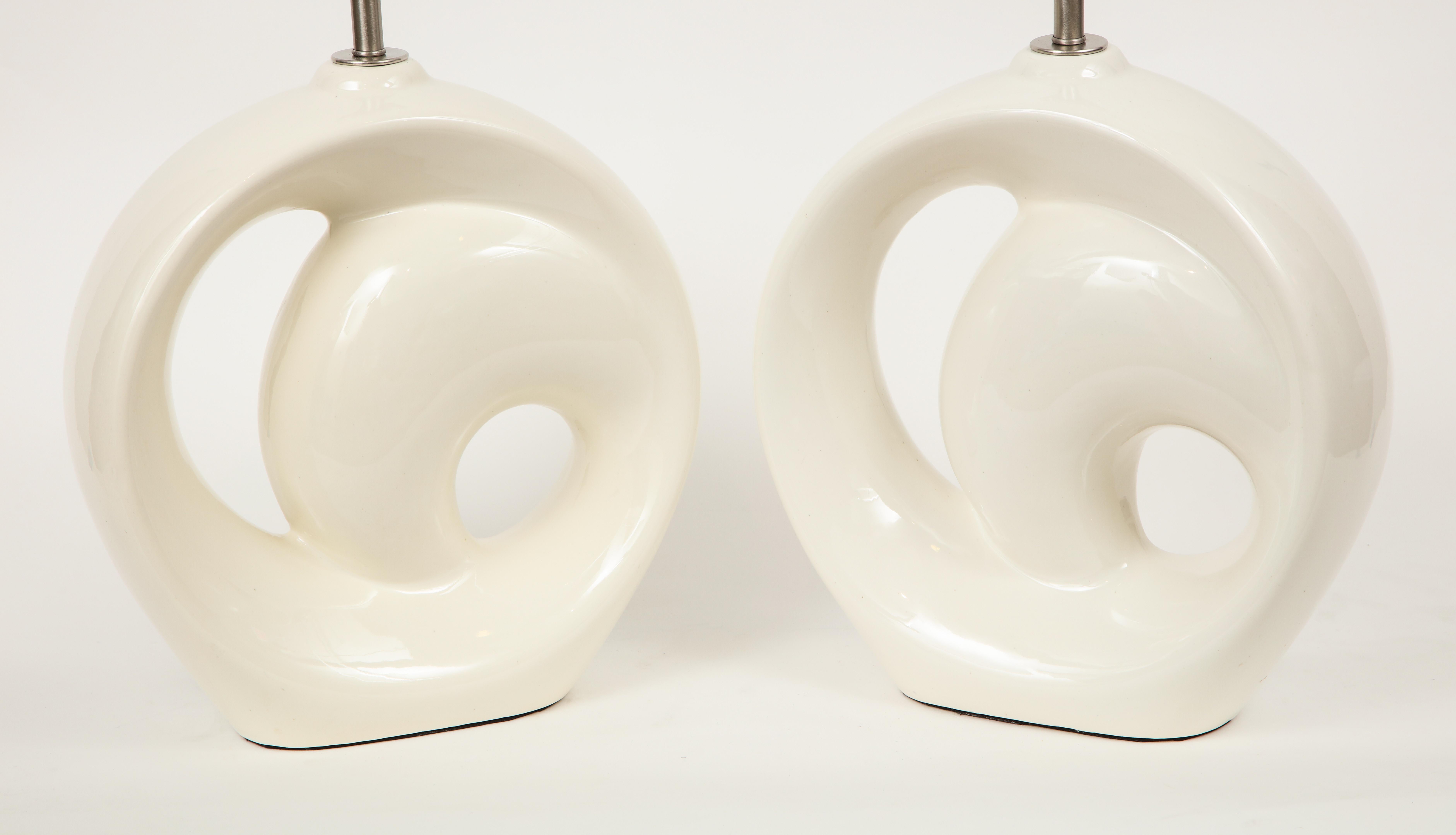 Modernistische Porzellanlampen aus Knochenweiß (Moderne der Mitte des Jahrhunderts)