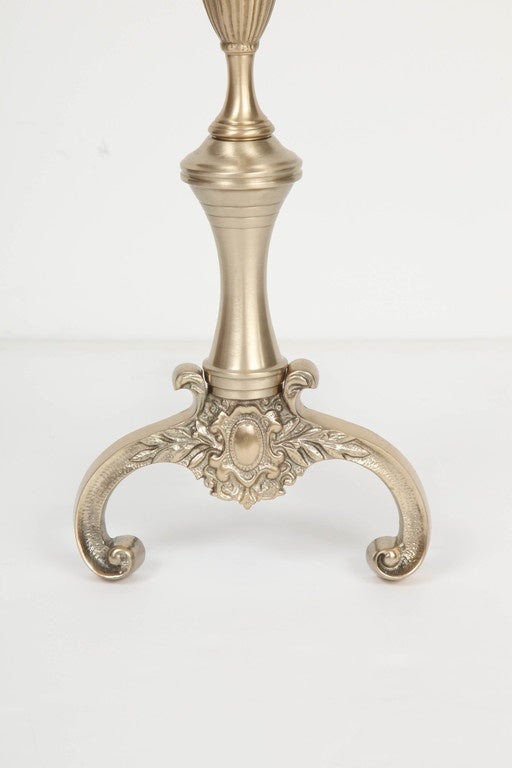 French 1940s Neoclassical Brass Andirons In Excellent Condition In New York, NY