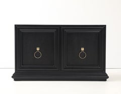 Meuble teinté noir de Tommi Parzinger