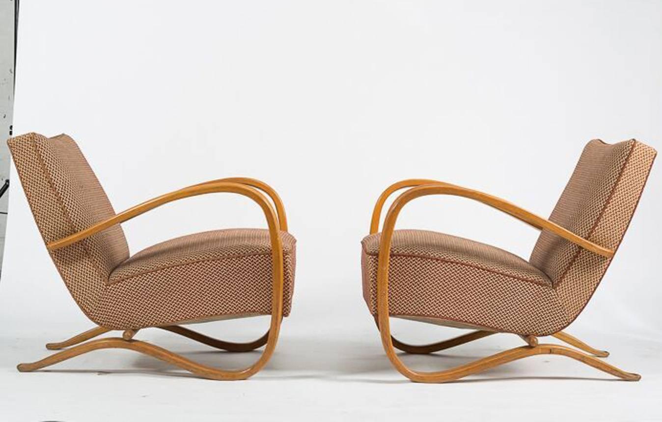 Pair of lounge chairs from the 1930s designed by Jindrich Halabala for UP Zavody, Brno. Beech cantilevered bentwood frame. Both armchairs are in excellent original condition including the upholstery.