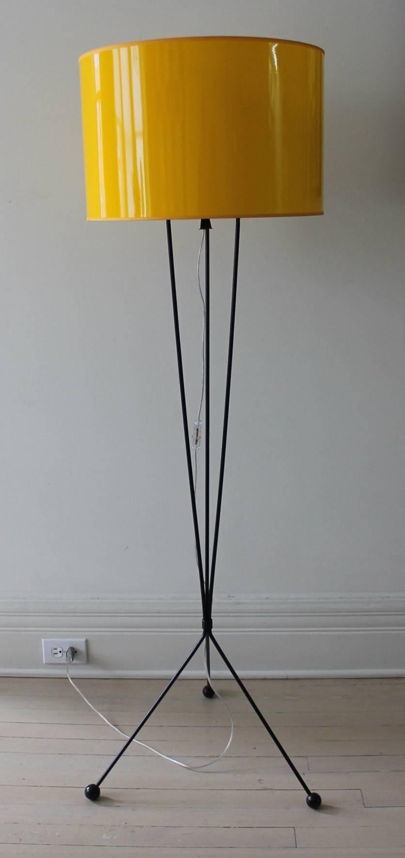 Fully restored black enameled metal tripod lamp. Painted wood feet, metal structure and new high gloss lacquered yellow shade. Manufactured in 1960s by 