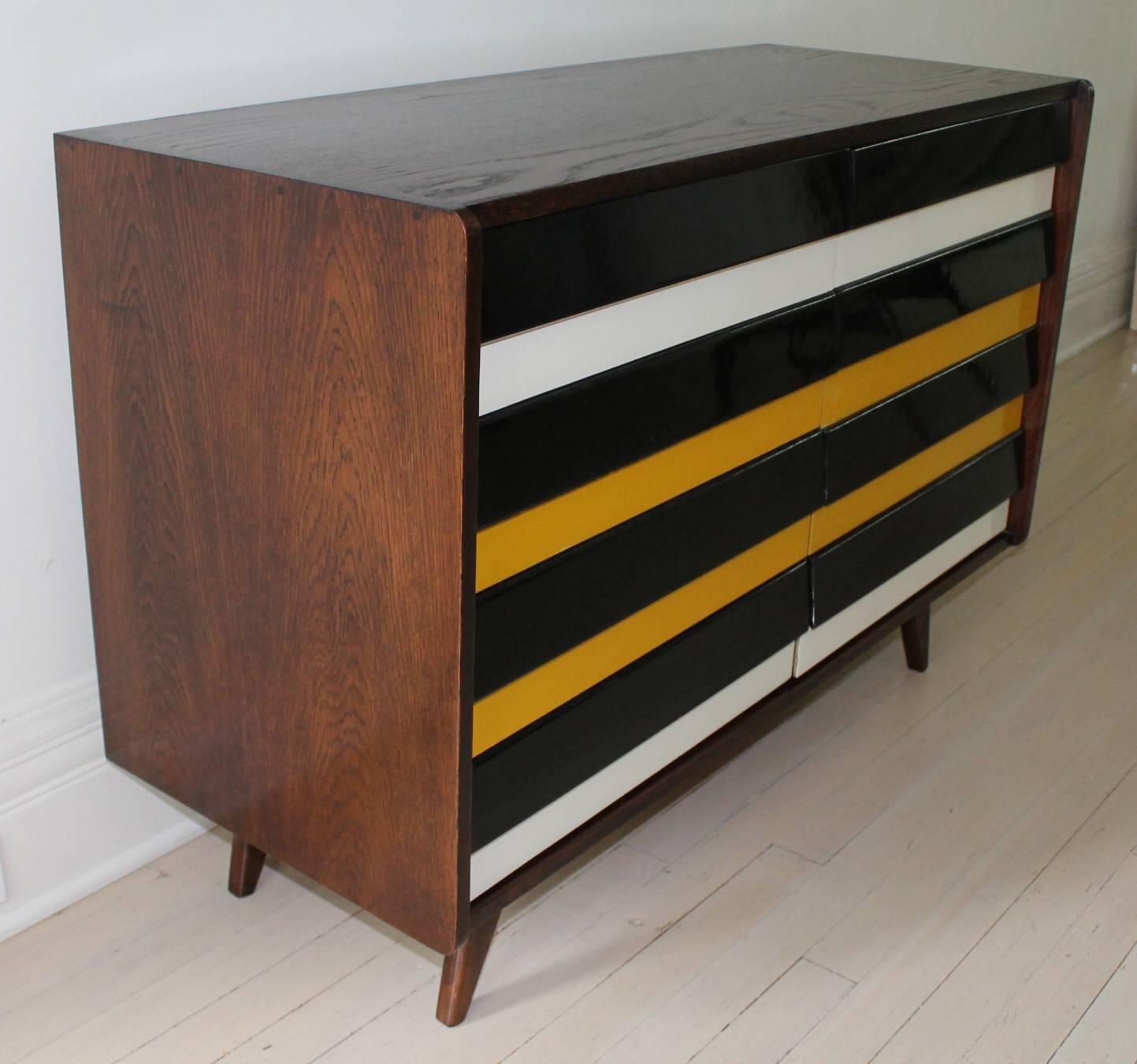Mid-Century Modern Chest of Drawers For Sale