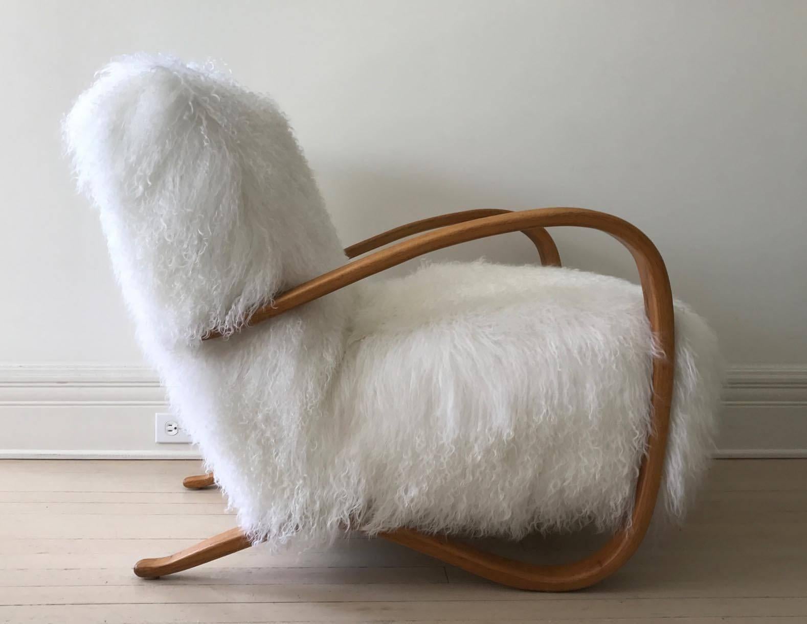 Jindrich Halabala lounge chair, in beech and ultra white Tibetan lambs wool. Czech Republic, 1930s. This easy chair is the original from the Thonet factory. The set has been reupholstered.