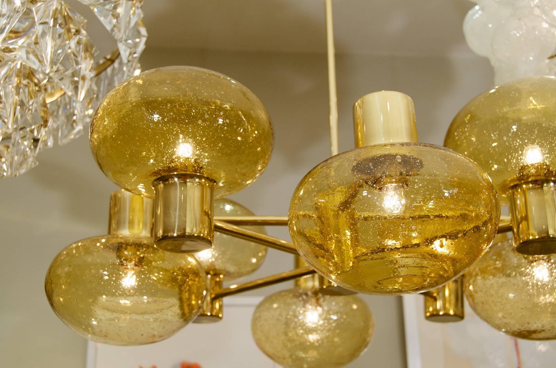 Eight-Arm Doria Brass Chandelier with Amber Glass Globes In Excellent Condition In Stamford, CT