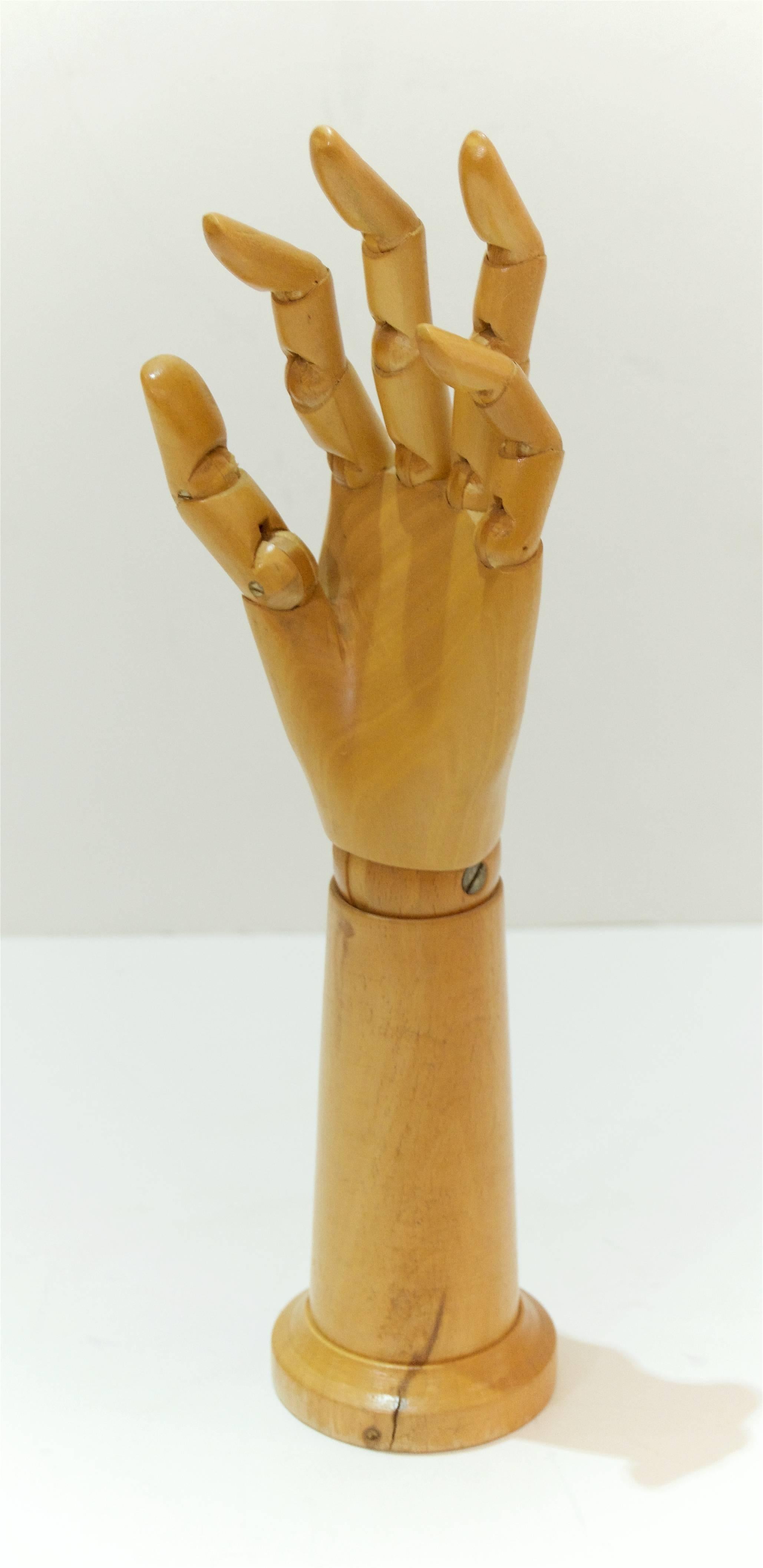 Wooden Articulated Model Hand In Excellent Condition In Stamford, CT