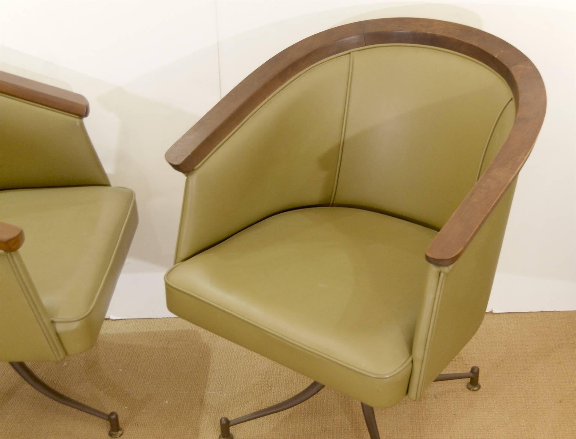 Powder-Coated Pair of Olive Tone Swivel Armchairs by Troy Sunshade Company