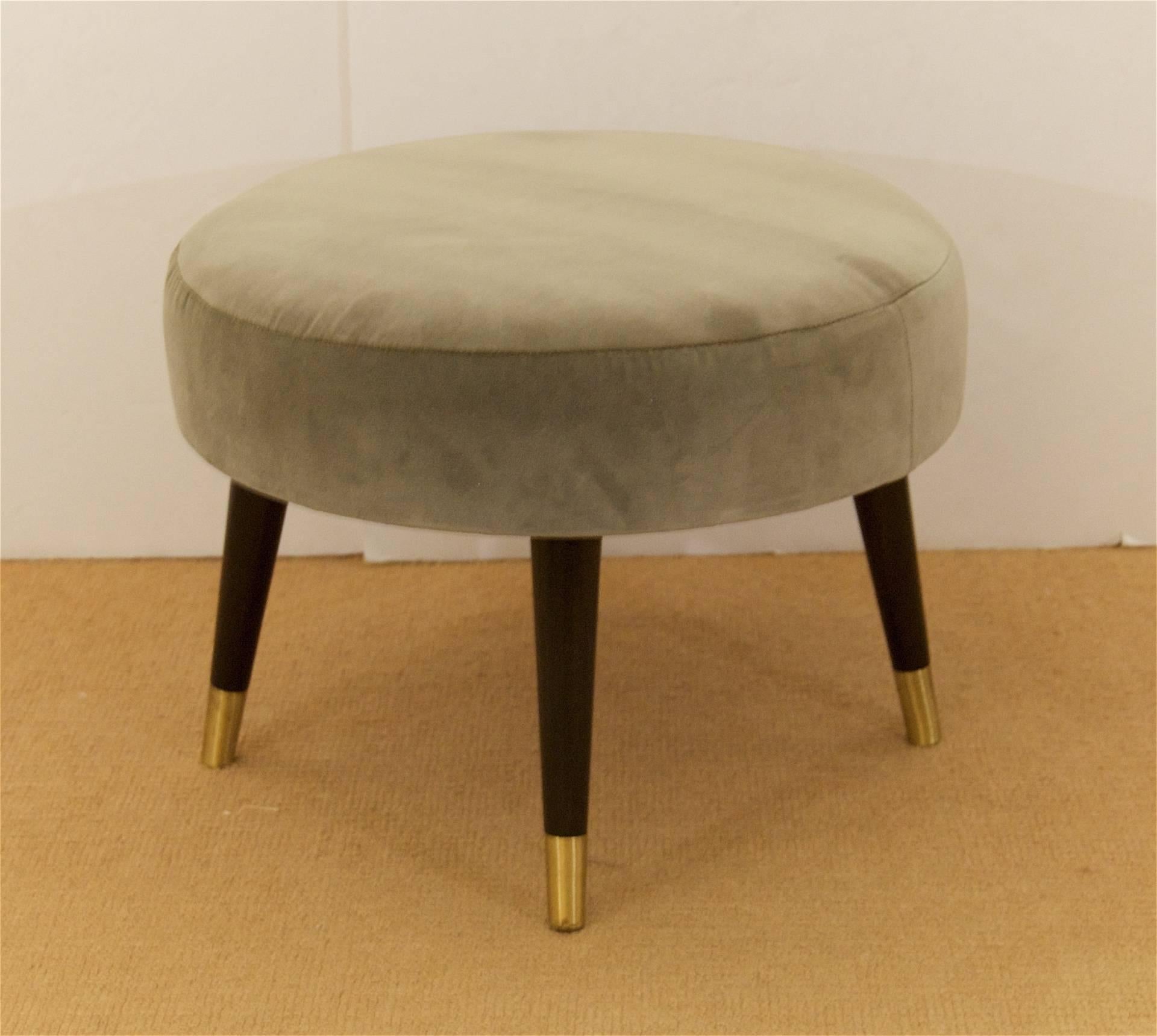 Round Mid-Century bench, newly reupholstered in gray velvet with ebonized wood legs, capped with original brass sabot.