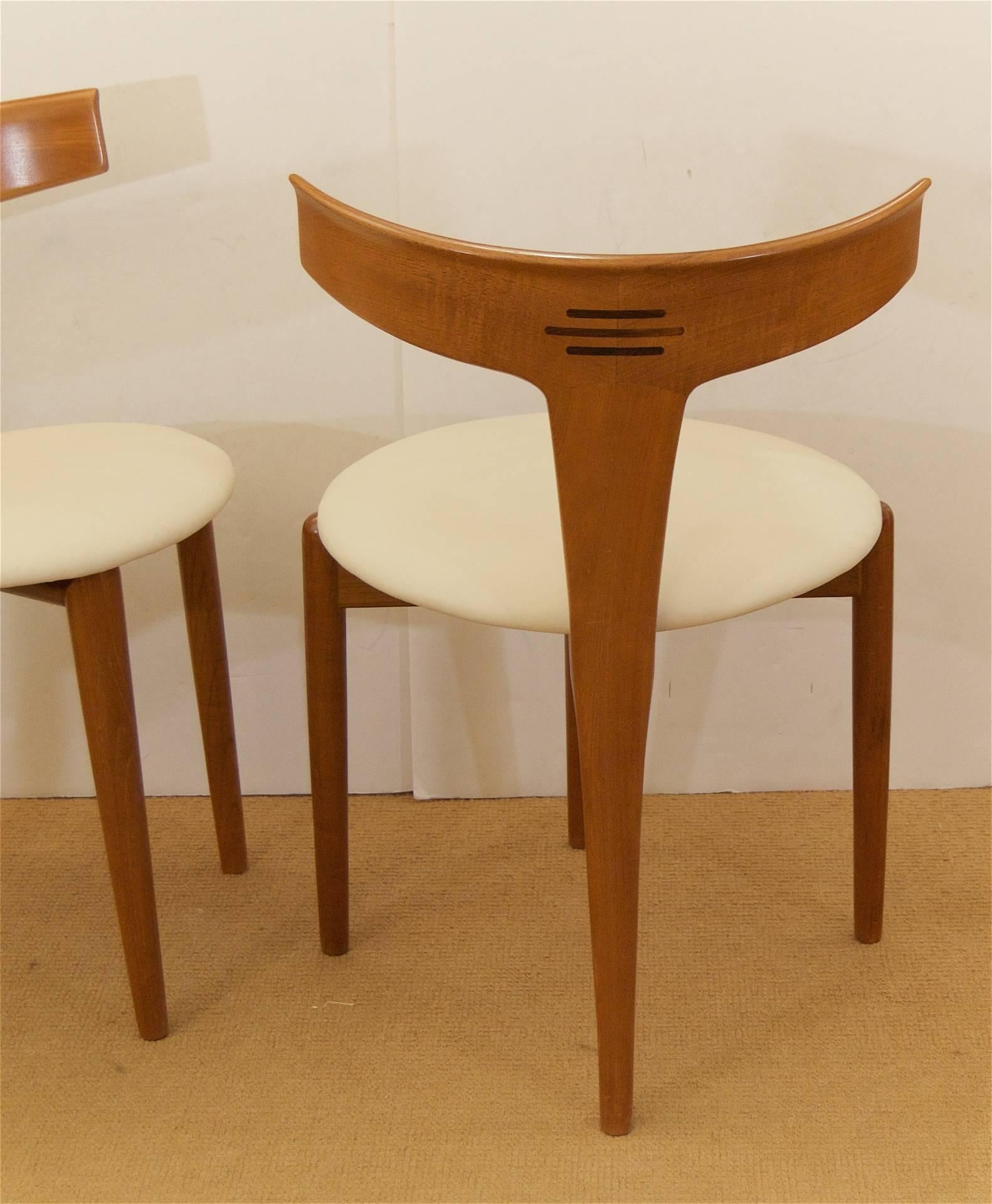 Pair of Moreddi Teak Side Chairs in Cream Leather 1