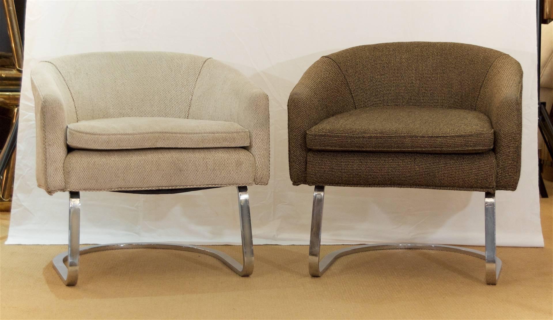 Mid-Century Modern Pair of Milo Baughman Style Cantilever Chairs For Sale