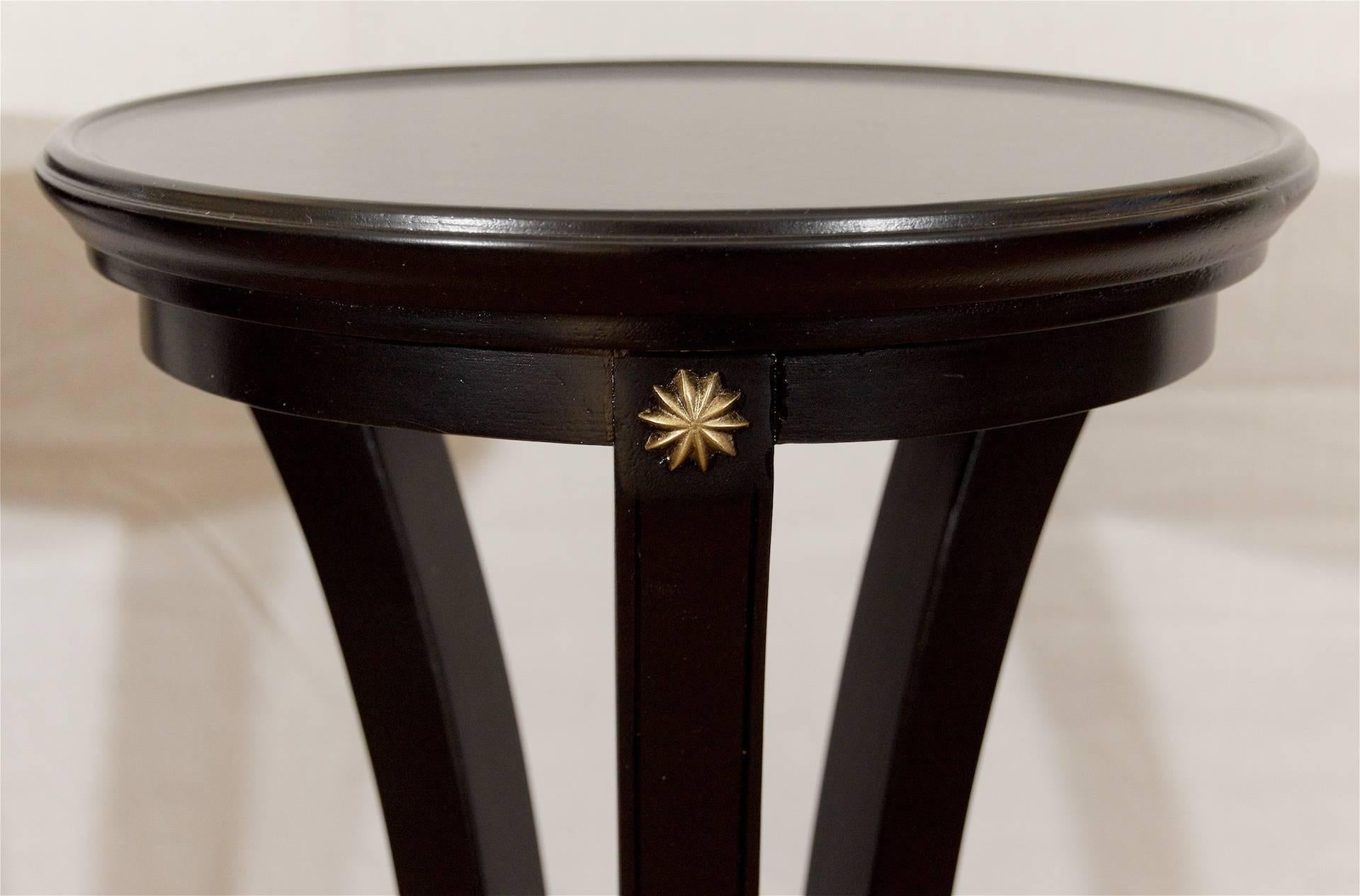 Pair of Black Lacquer and Gilt Pedestals For Sale 1