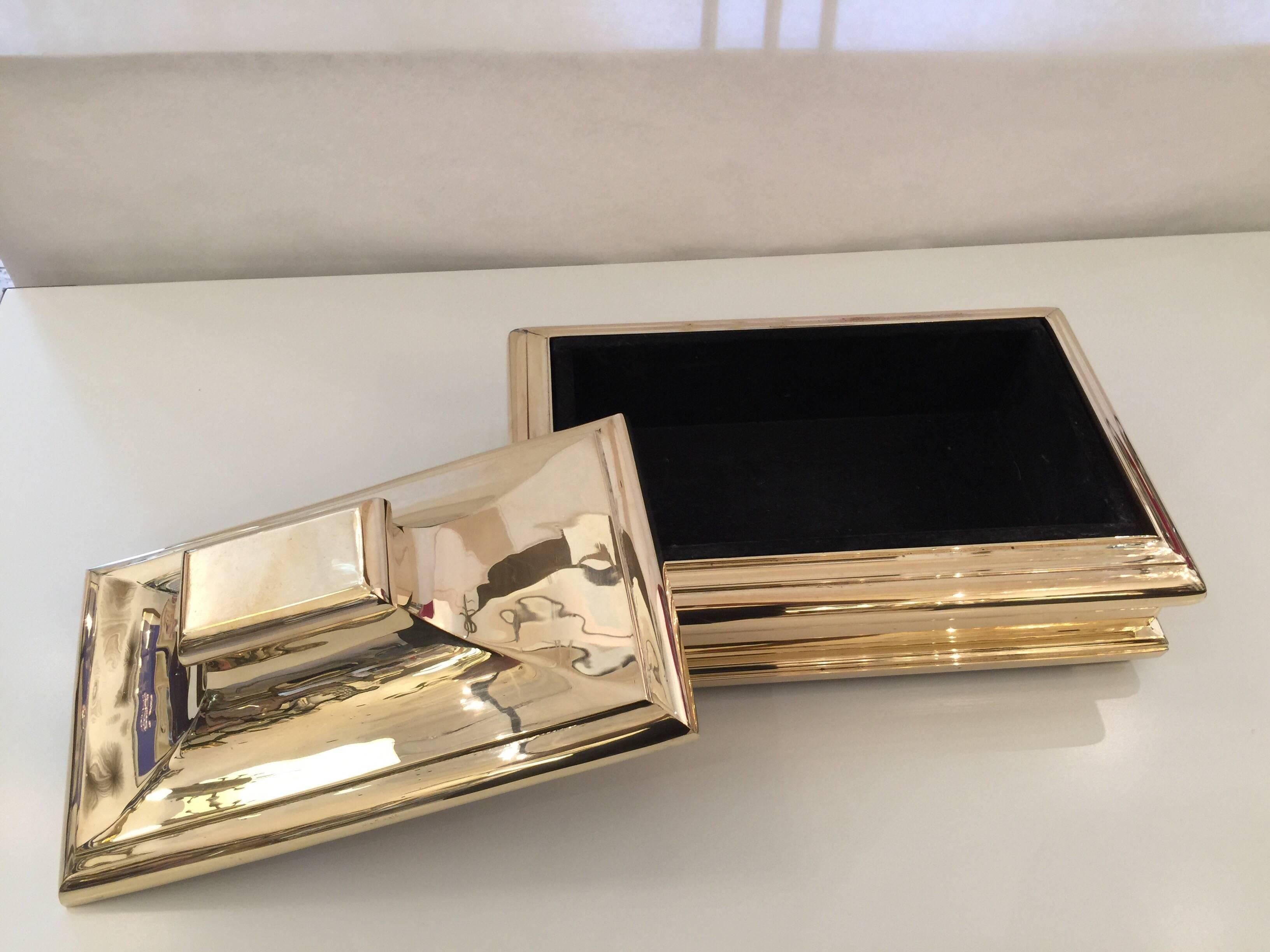 Oversized Heavy Polished Brass Box In Good Condition For Sale In East Hampton, NY