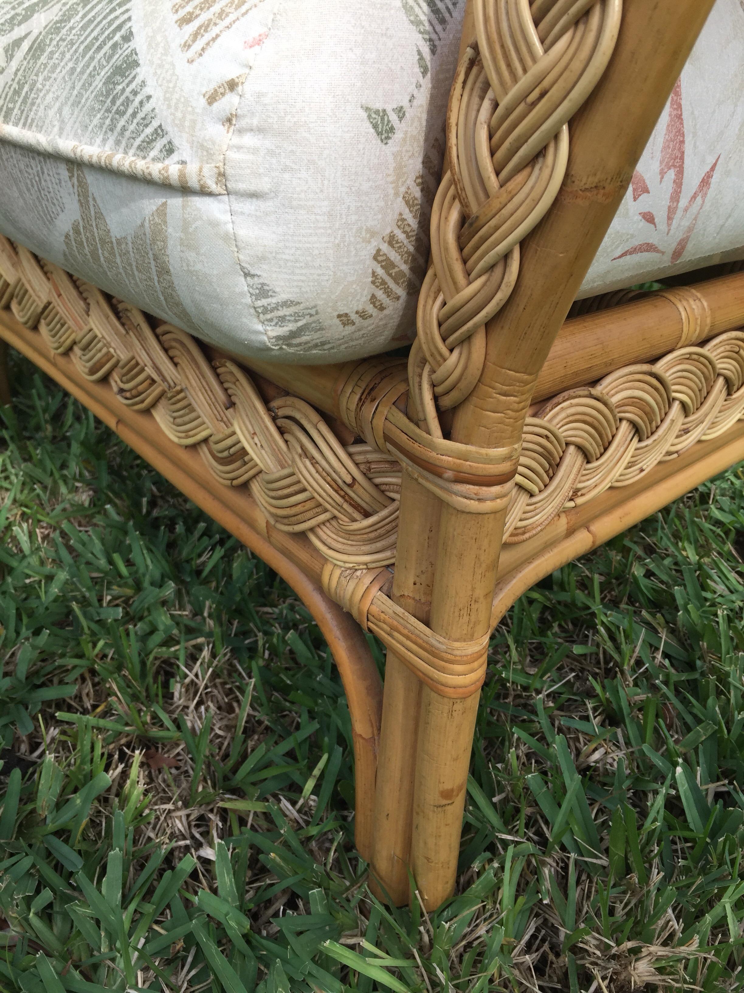 Paire de fauteuils et repose-pieds surdimensionnés en bambou et rotin en vente 1